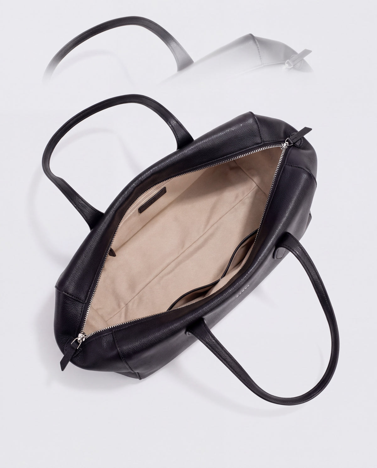 Cortina bag in Black – interior view