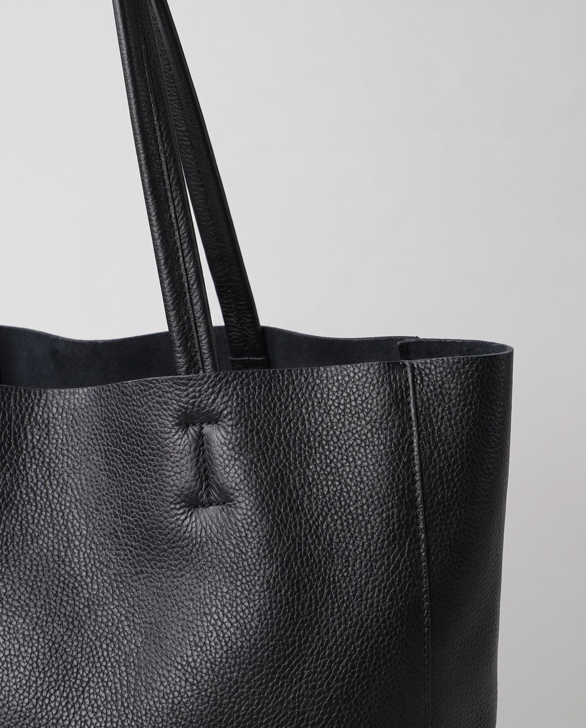 Costa leather tote in black, hardware and leather detail