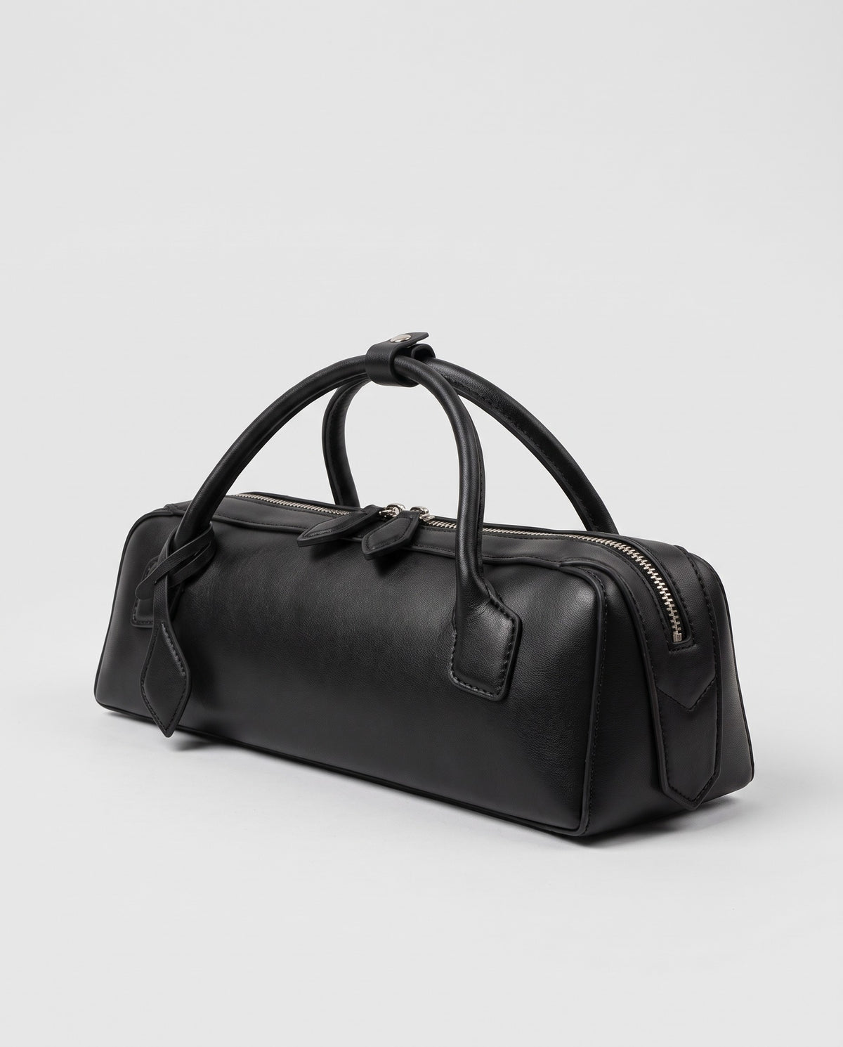 Curve leather barrel bag in Black – three-quarter view