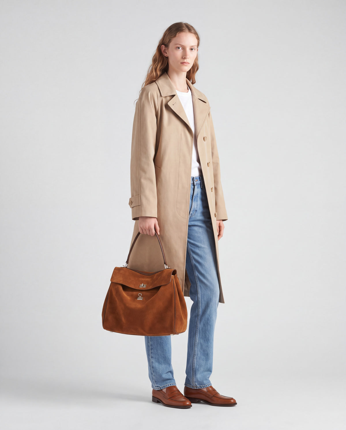 Dolce Large bag in Caramel – worn by model, full length
