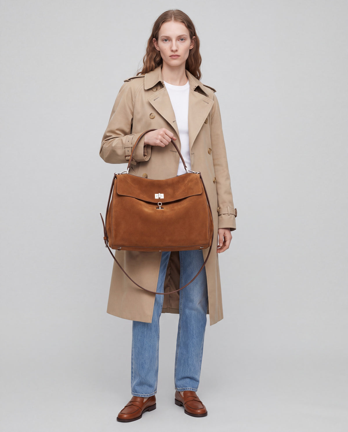 Dolce Large bag in Caramel – worn by model, close-up