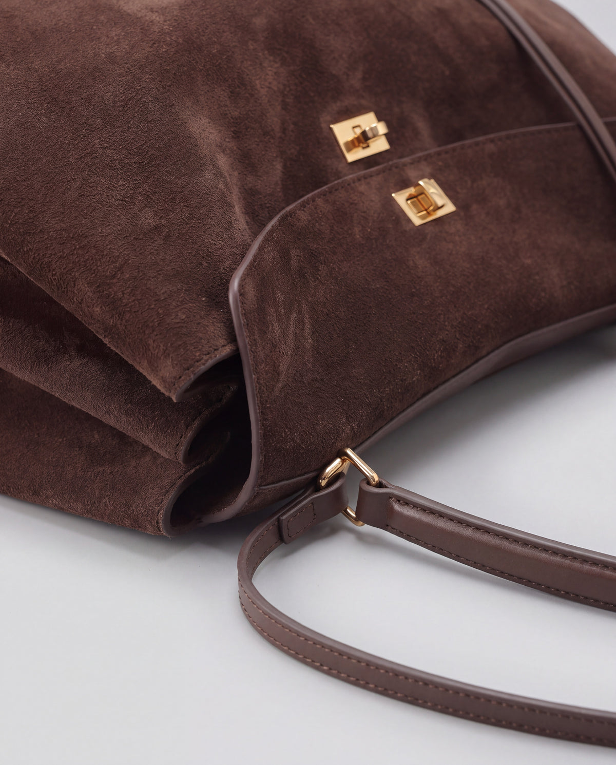 Dolce Large bag in Chocolate – leather detail