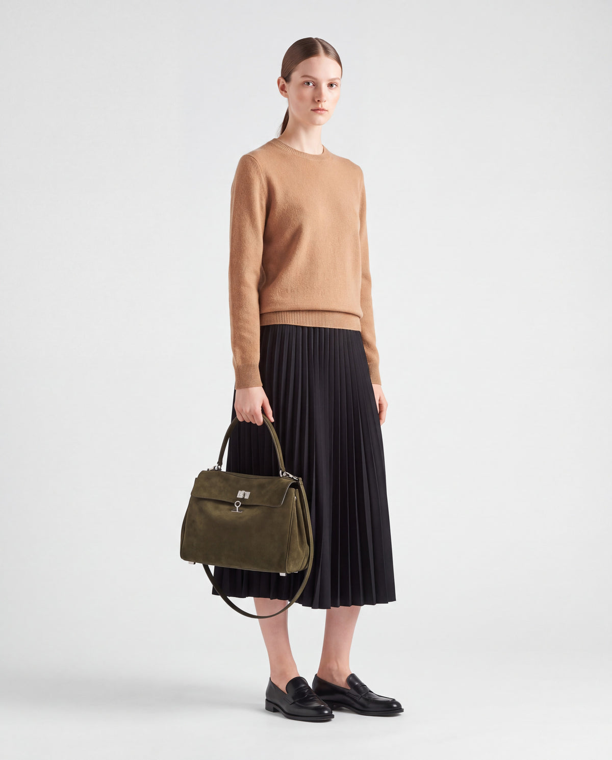 Dolce Large bag in Forest – worn by model, full length