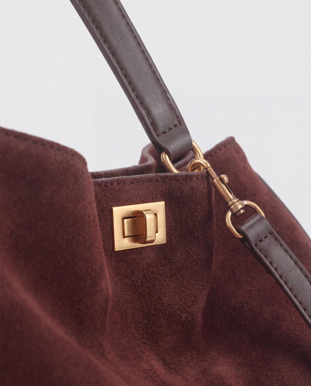 Dolce Large bag in Mahogany – hardware detail