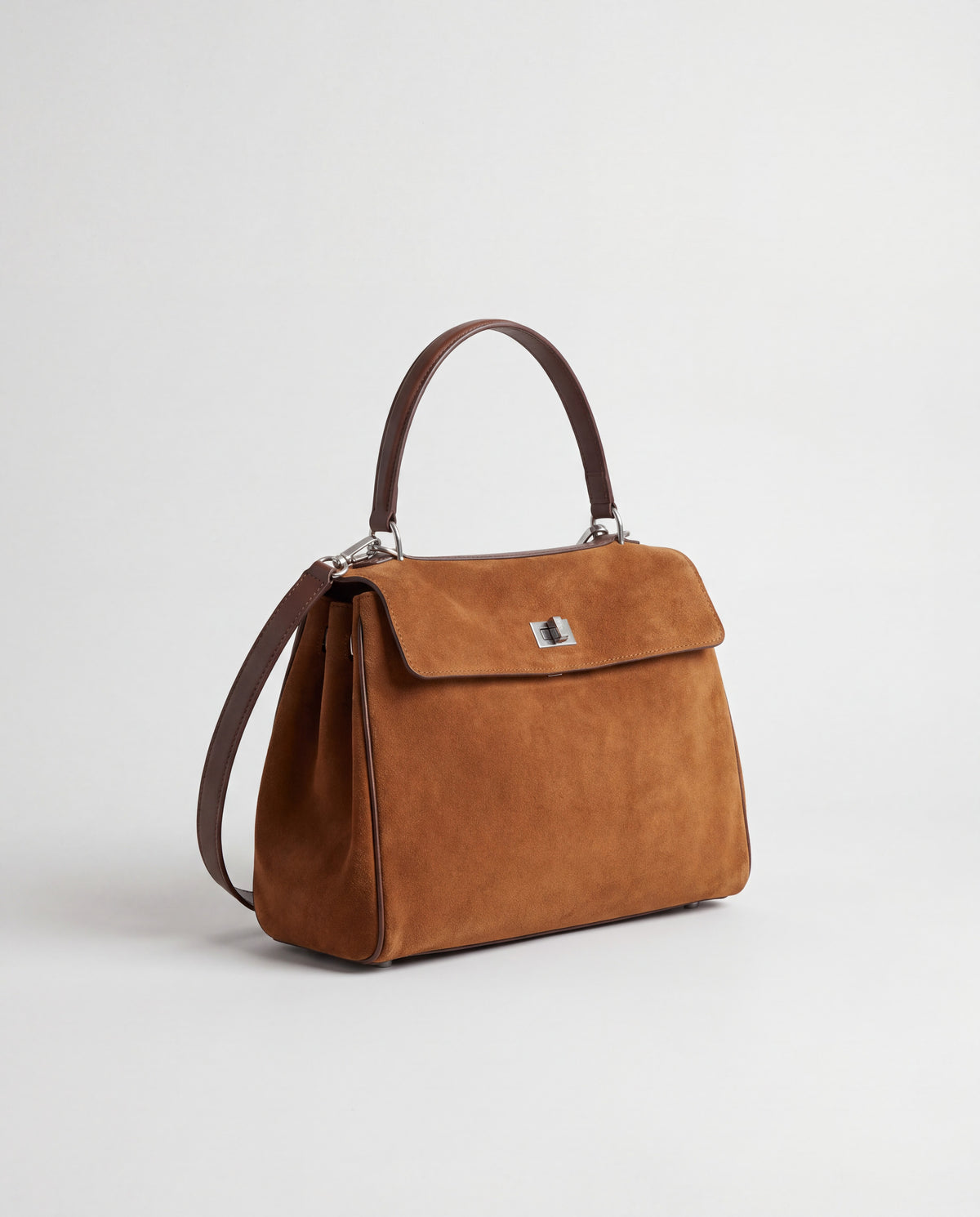 Dolce Medium bag in Caramel – three-quarter view