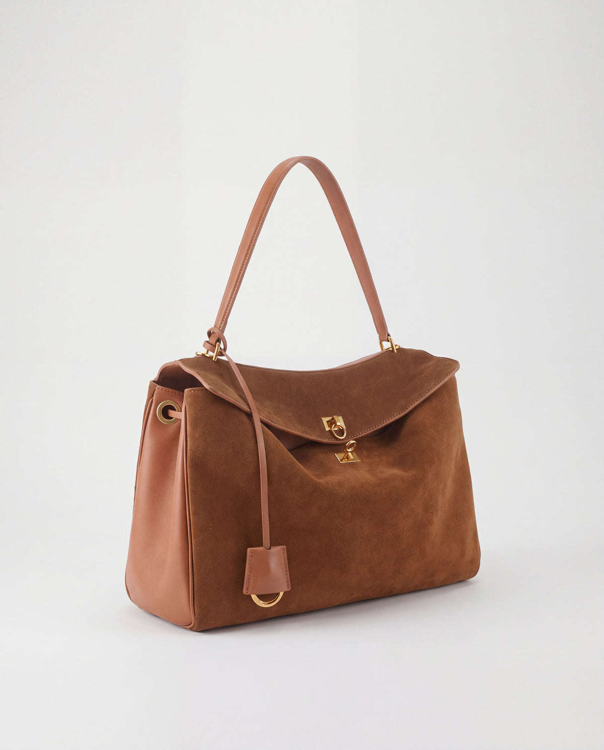 Dolce Medium bag in Cognac – three-quarter view
