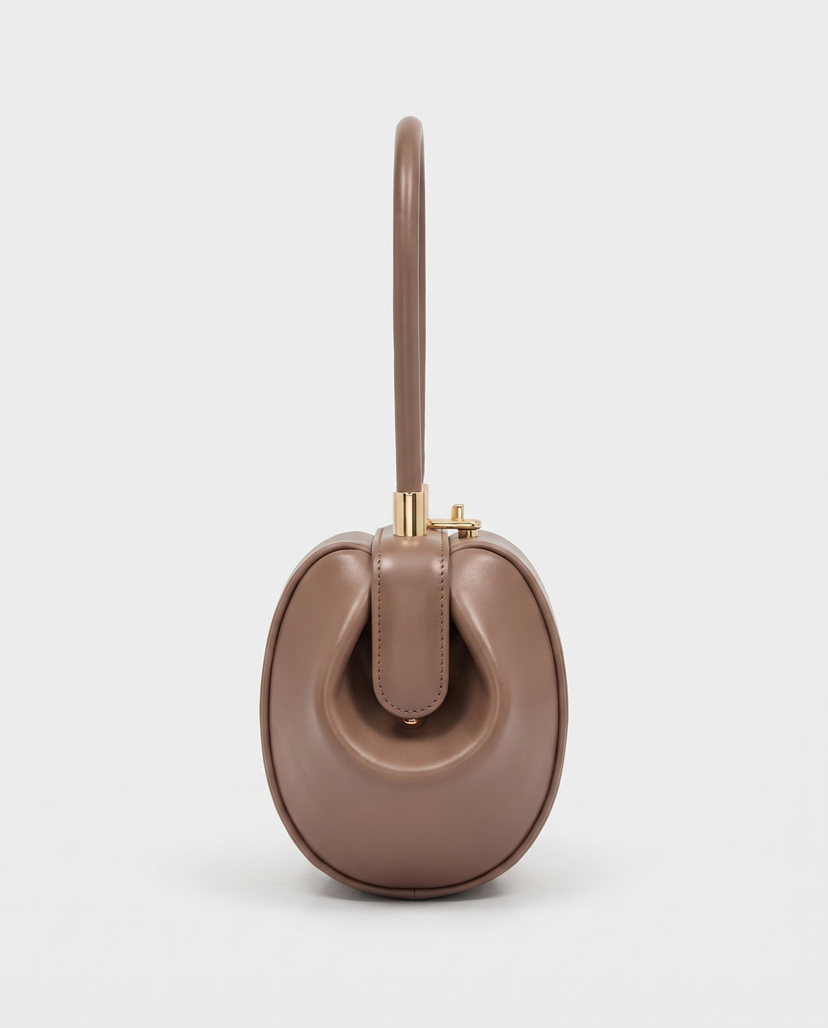 Dumpling Maxi leather top-handle bag in Nude – side view