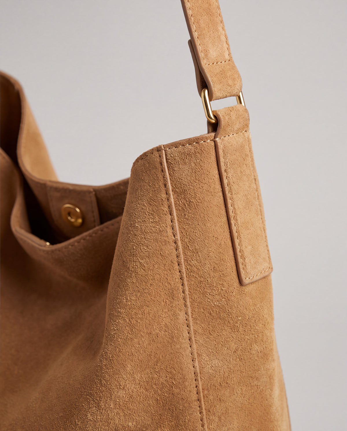 Fiato bag in Camel – leather detail