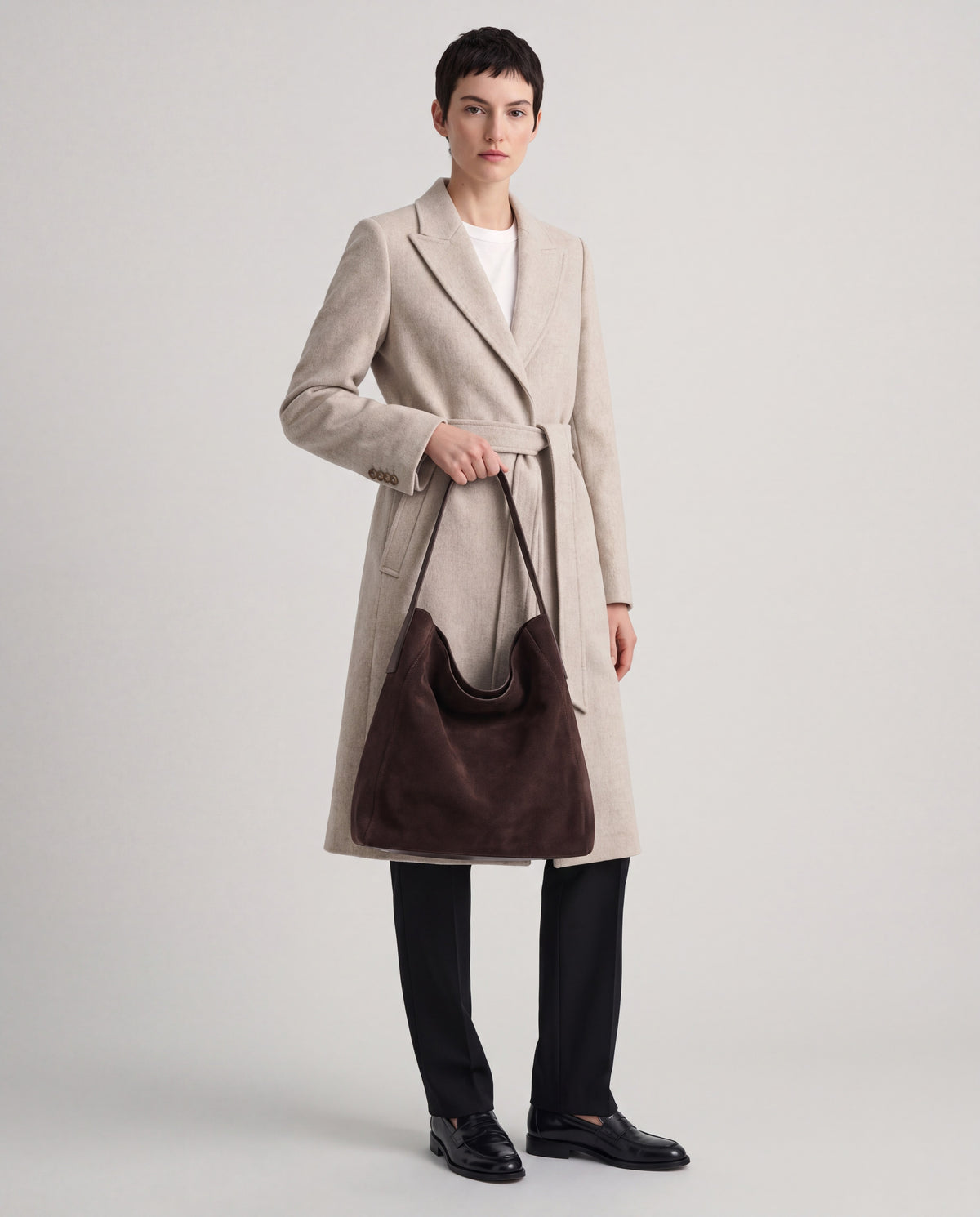 Fiato bag in Espresso – worn by model, close-up