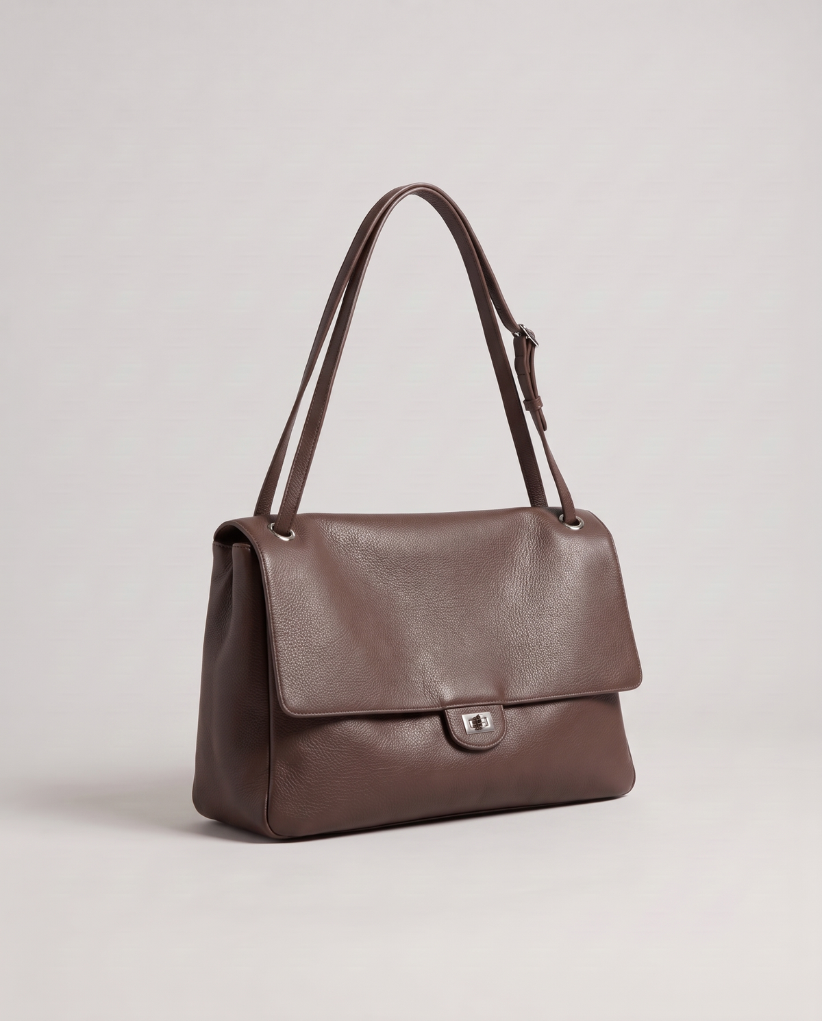 Fiume leather shoulder bag in brown, three-quarter view