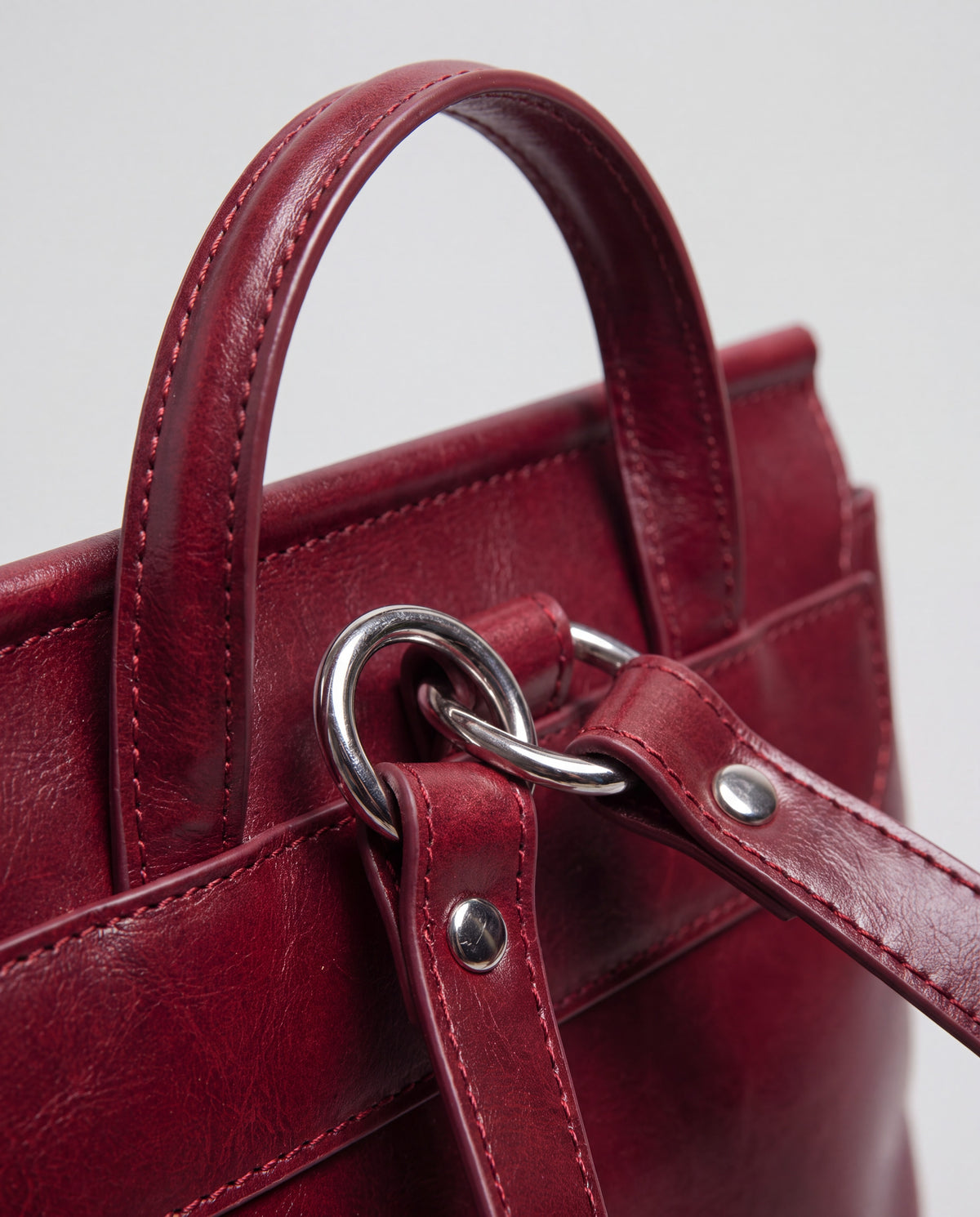 Forma bag in Red – hardware detail