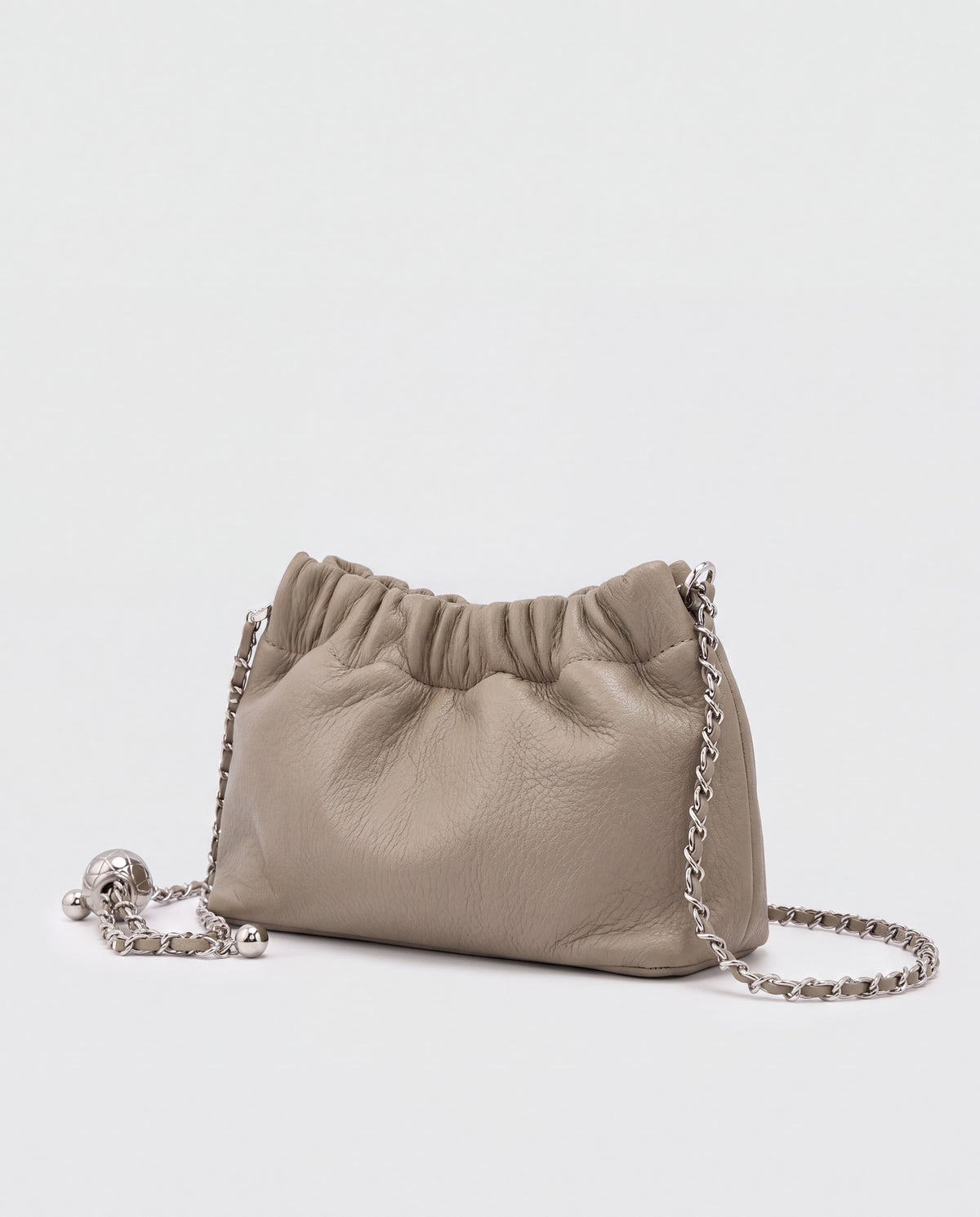 Giro bag in Taupe – three-quarter view
