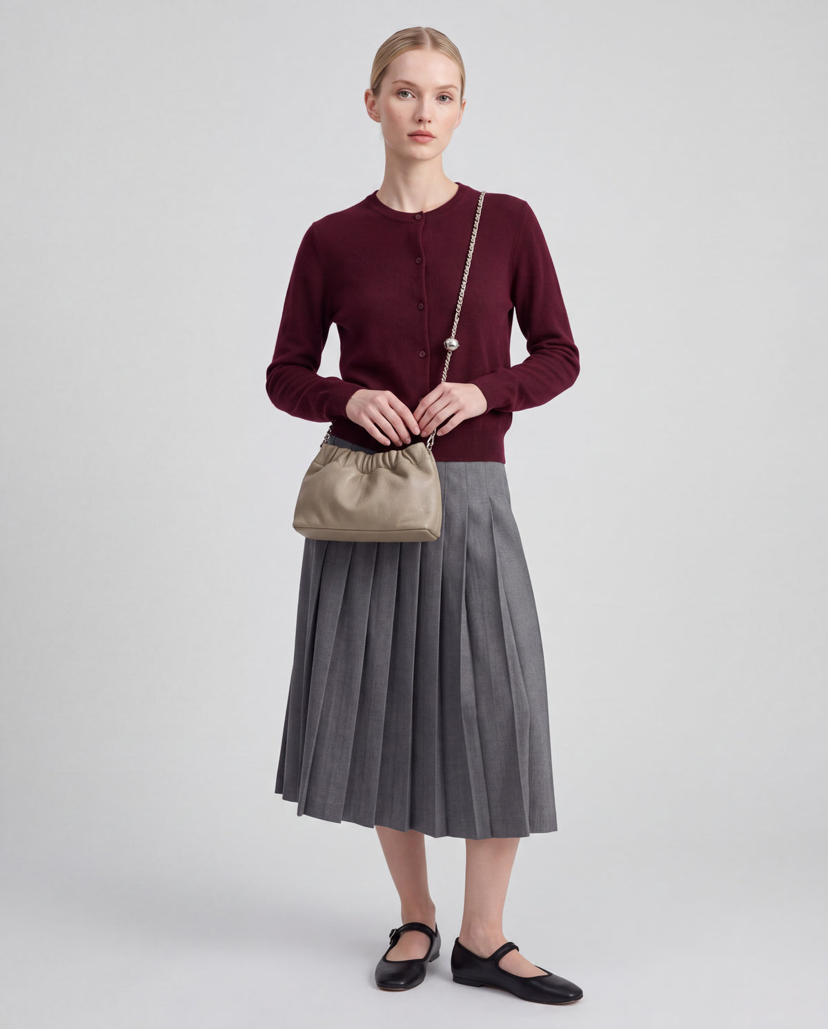 Giro bag in Taupe – worn by model, close-up