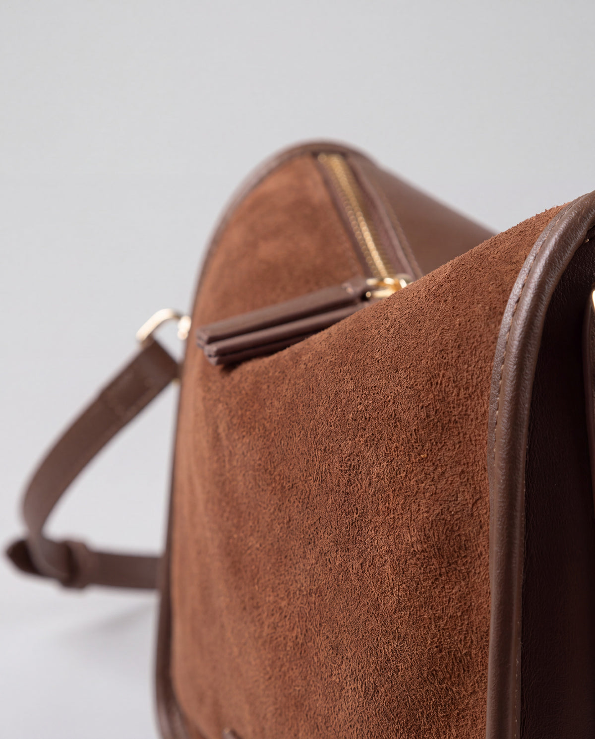 Grano bag in Brown – leather detail