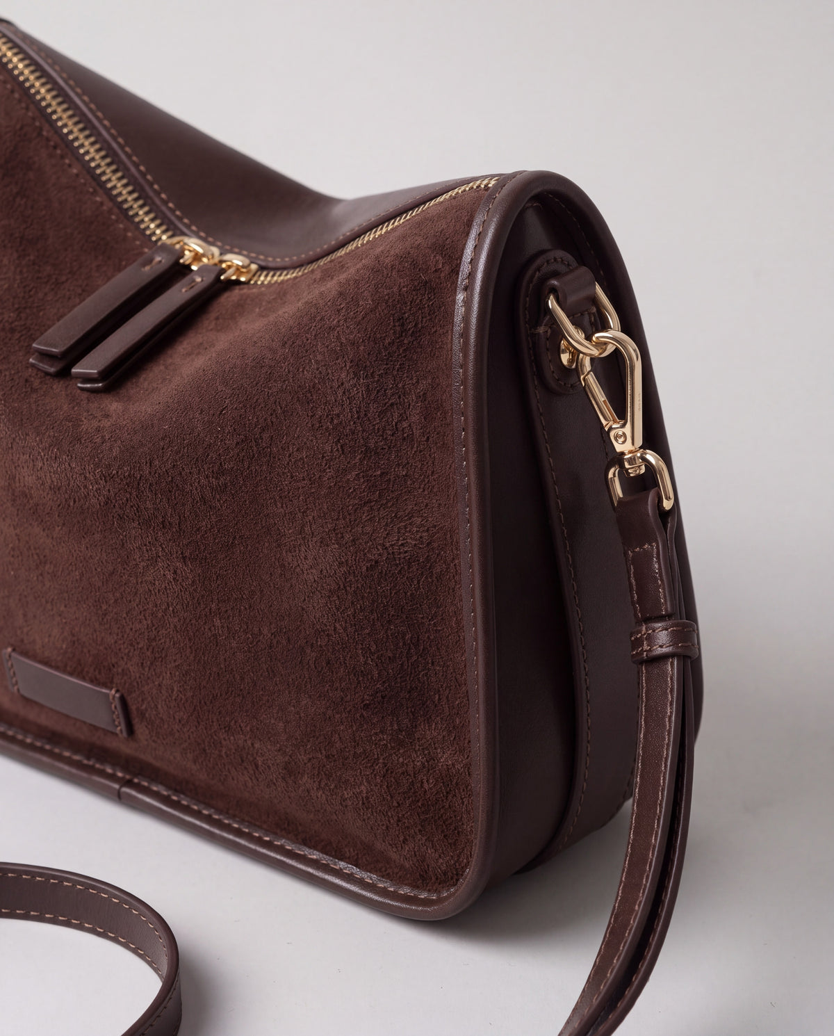 Grano bag in Mocha – leather detail