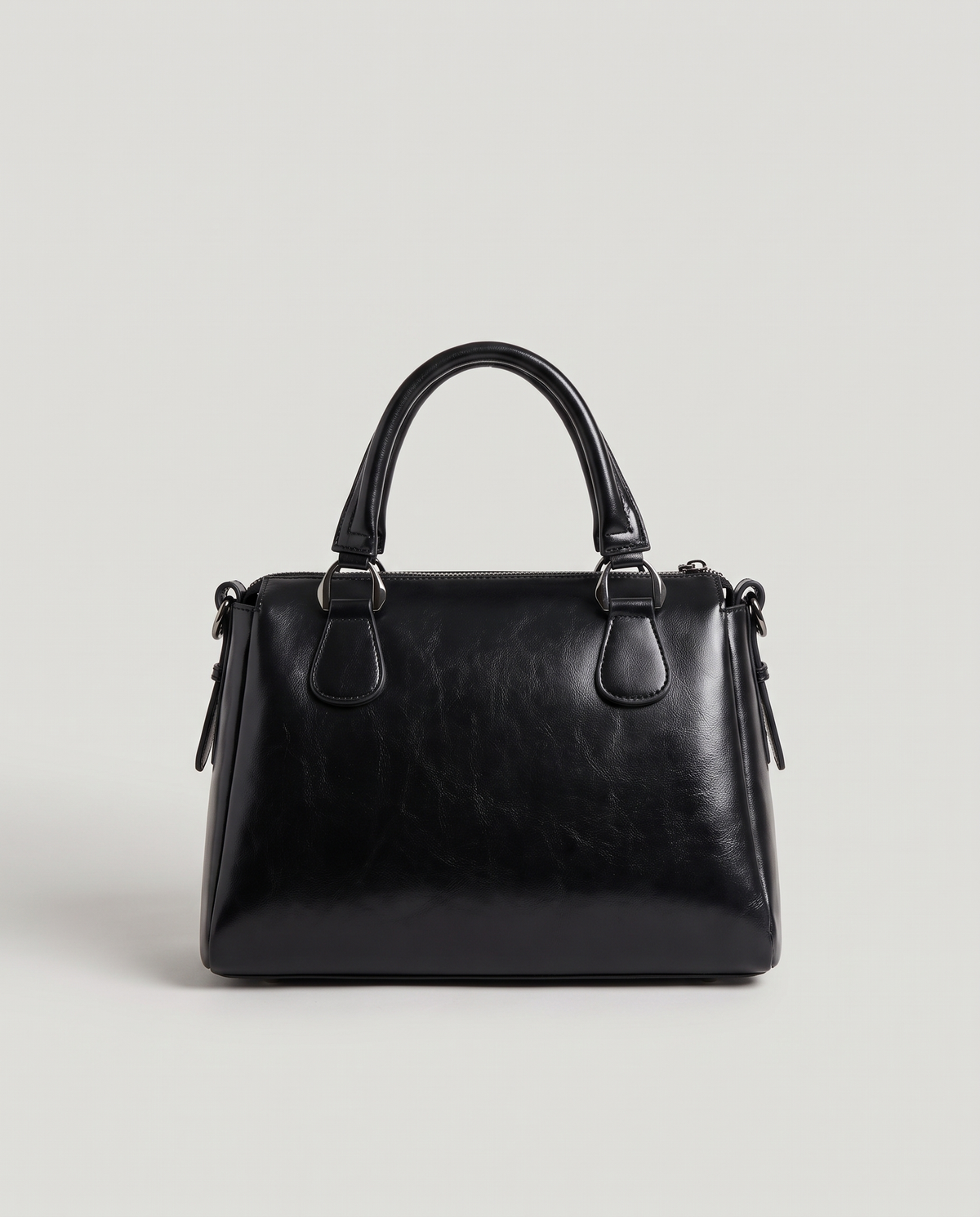 Harlow leather handbag in Black – back view