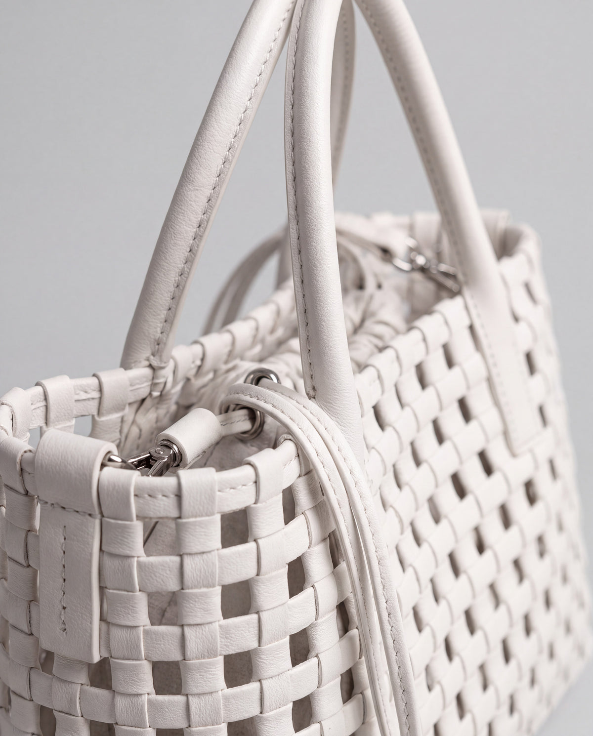 Lattice bag in White – leather detail