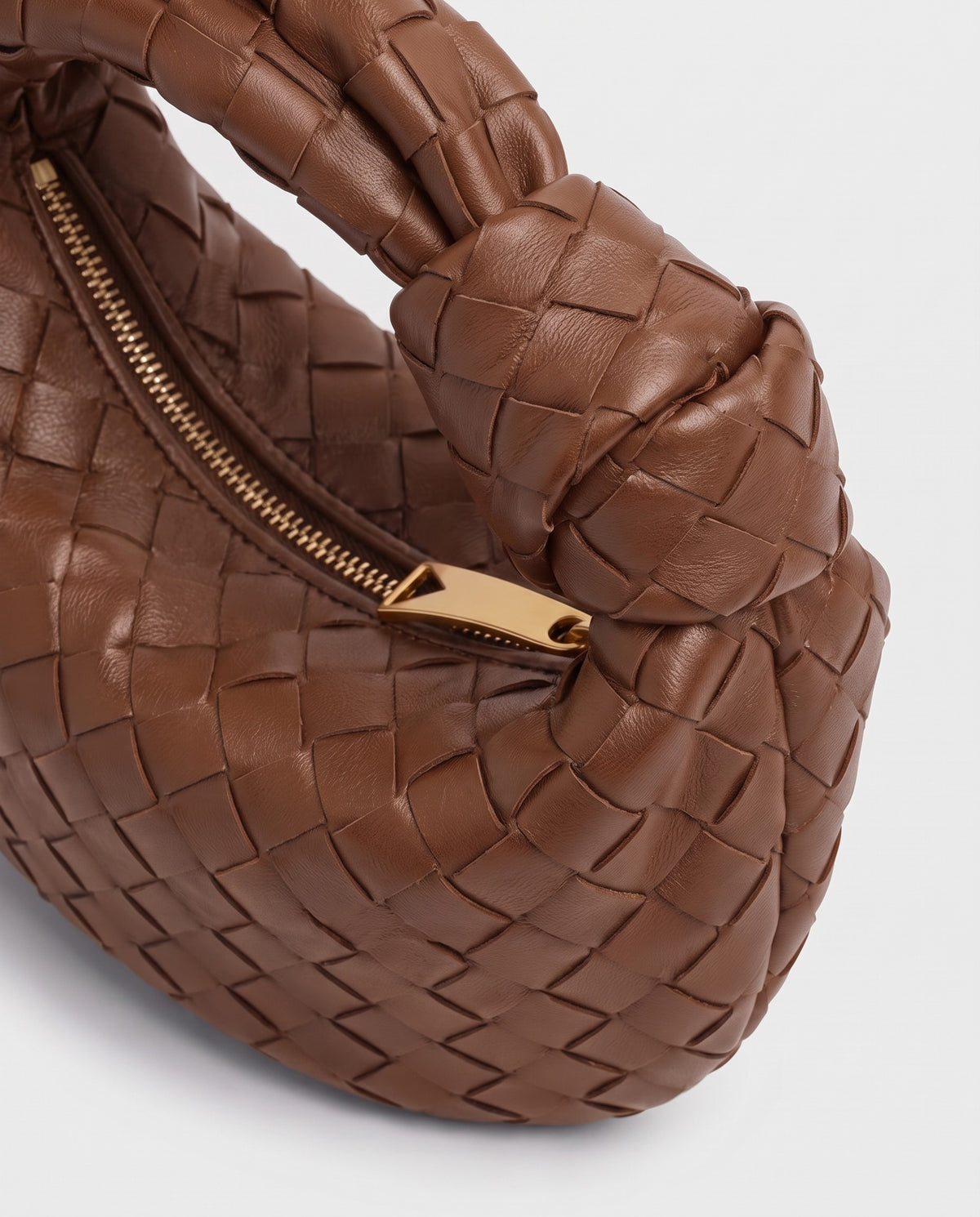 Knot Midi woven leather bag in Brown – close-up of the knotted handle