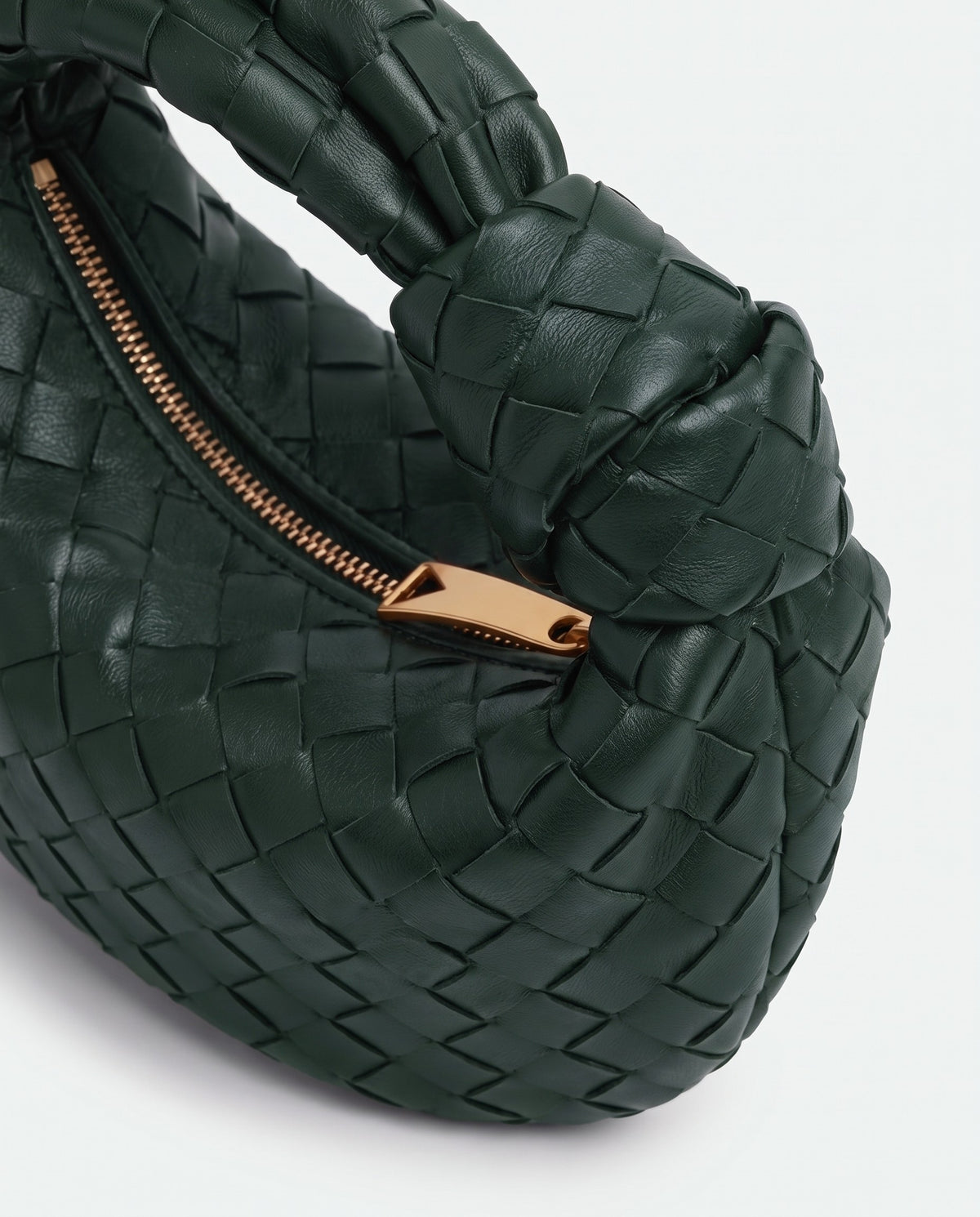Knot Midi woven leather bag in Forest – close-up of the knotted handle