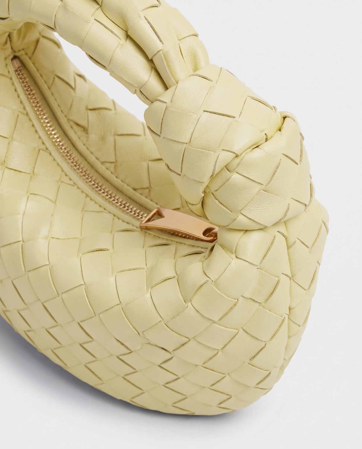 Knot Midi woven leather bag in Yellow – close-up of the knotted handle