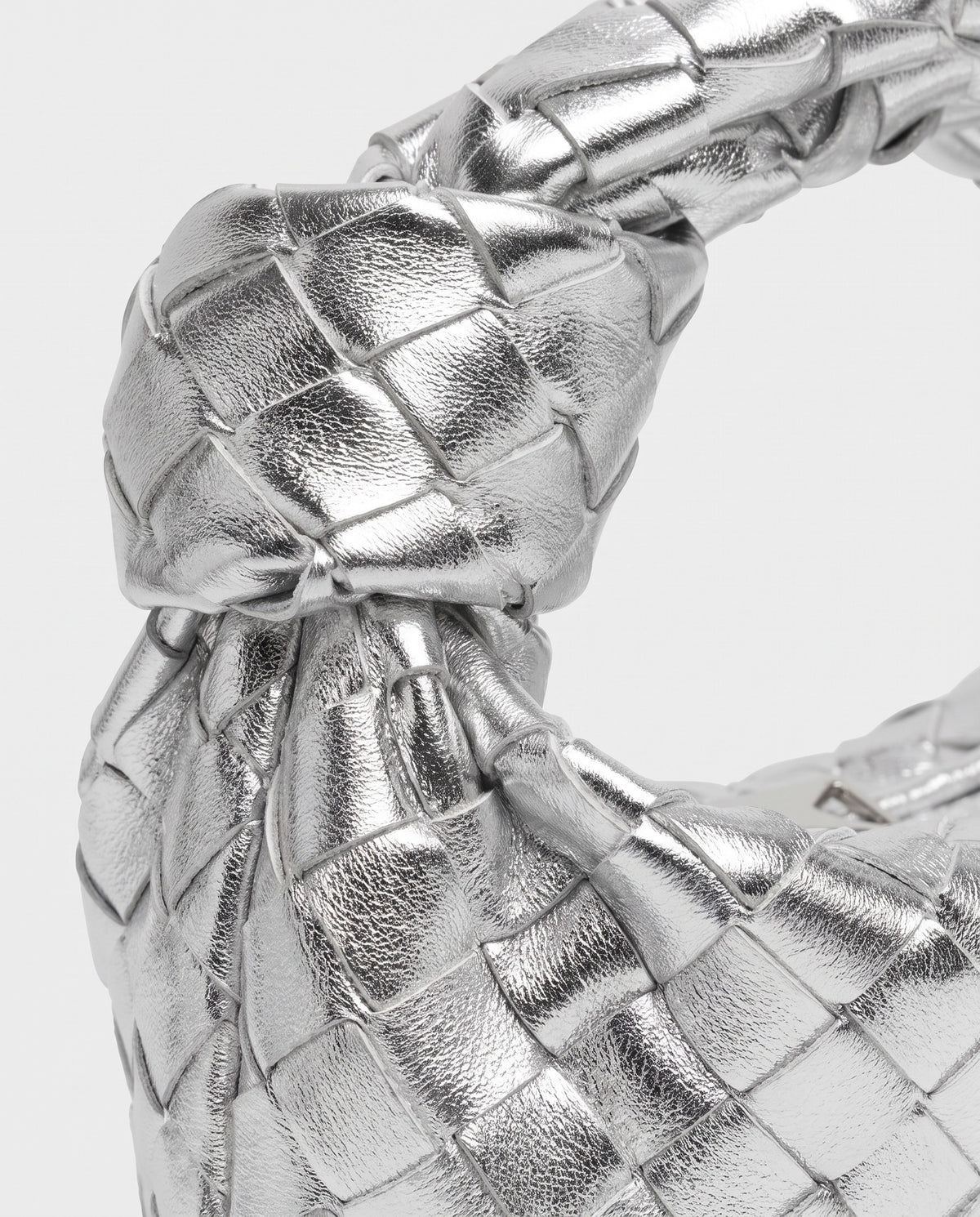 Knot Small woven leather bag in Silver – close-up of the knotted handle