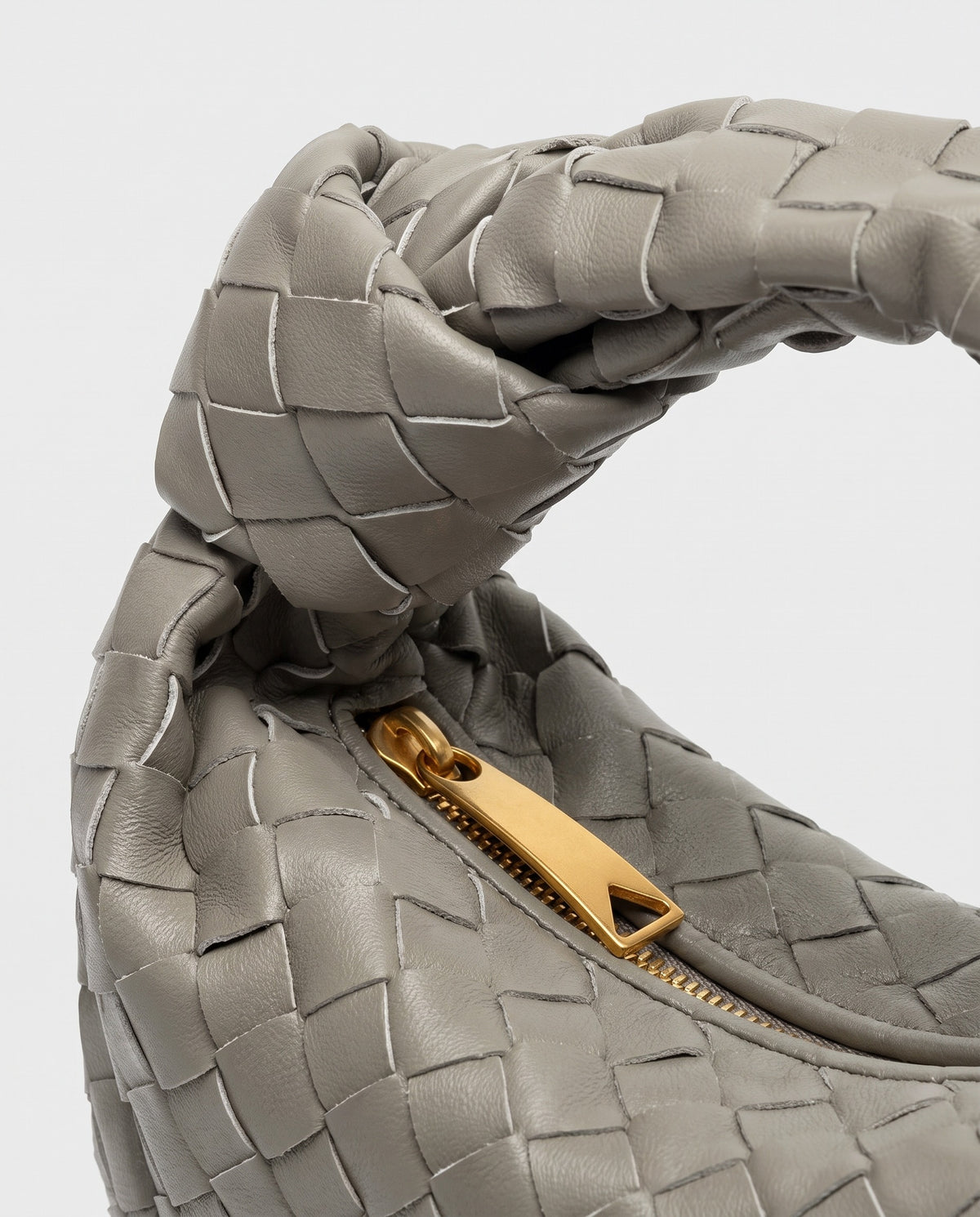 Knot Small woven leather bag in Stone – close-up of the knotted handle