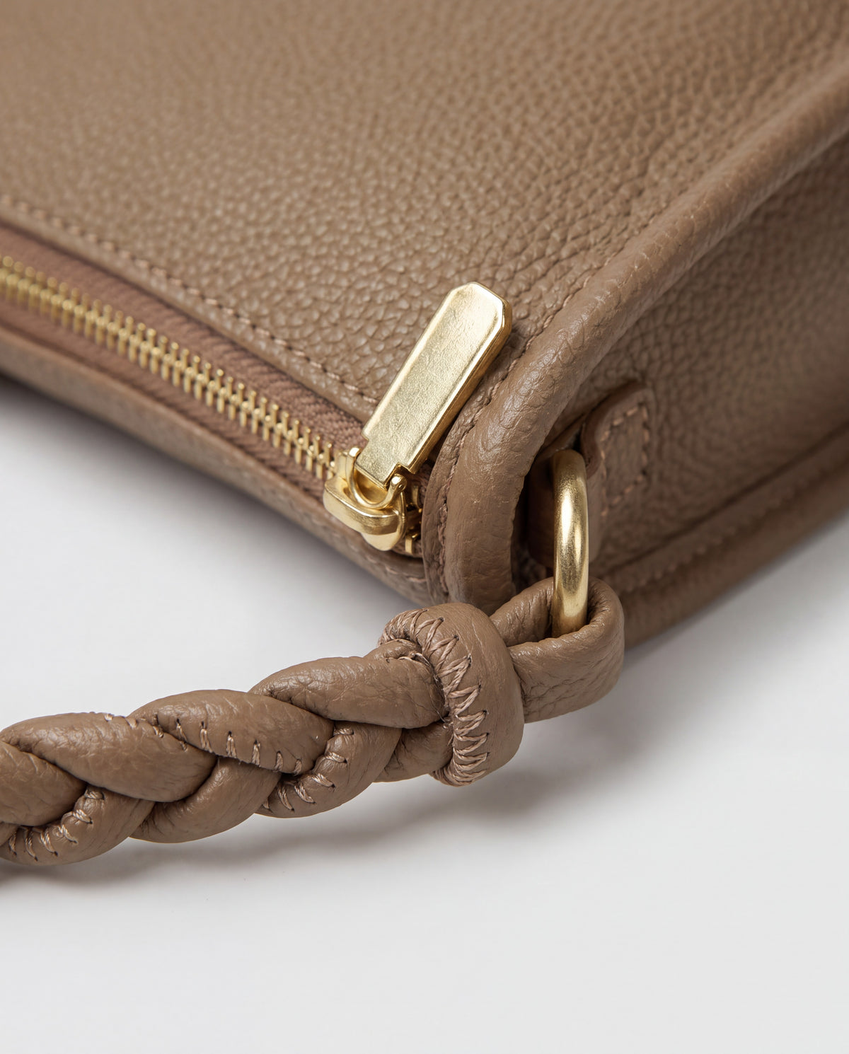 Lago bag in Khaki – hardware detail