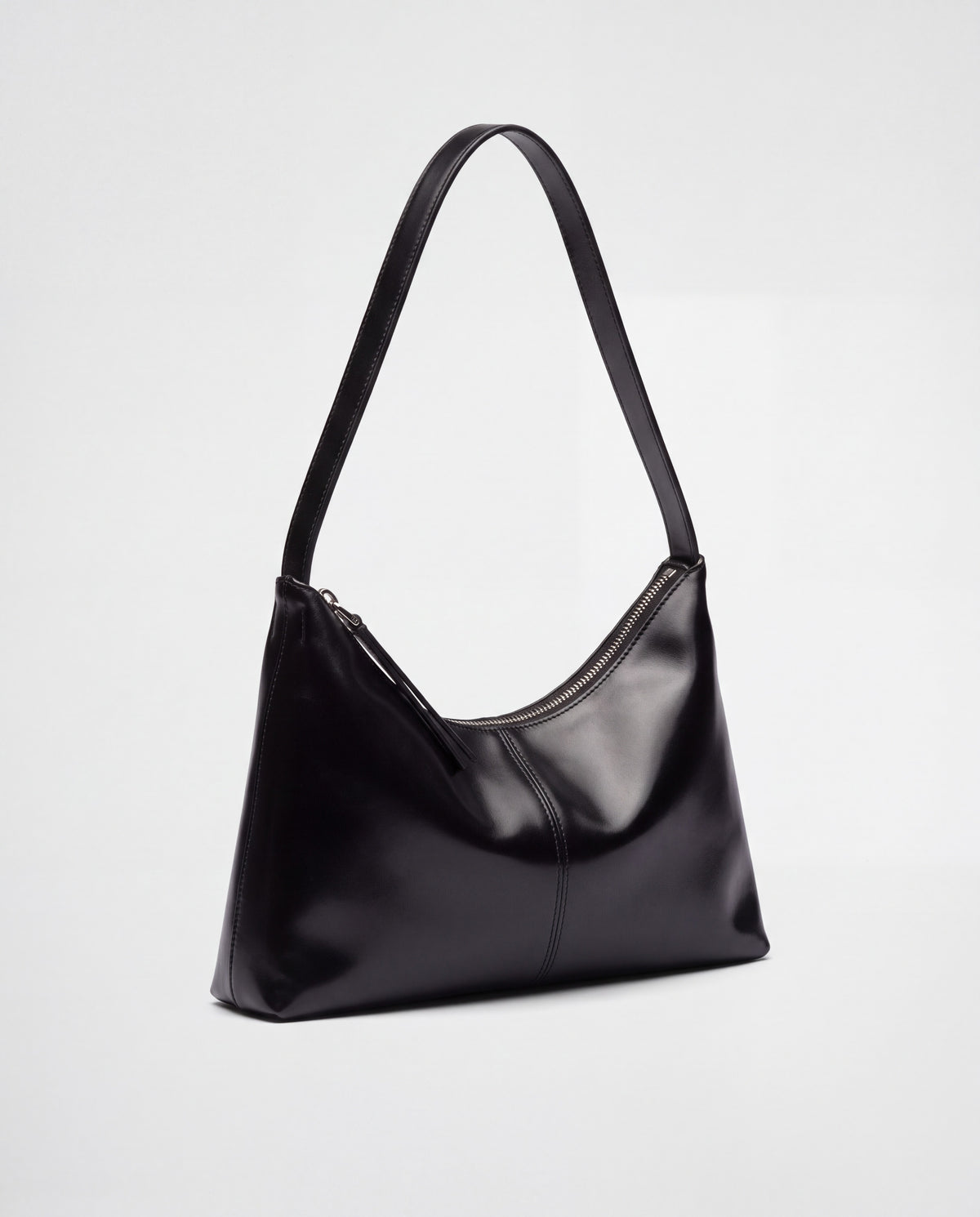 Lana bag in Black – three-quarter view