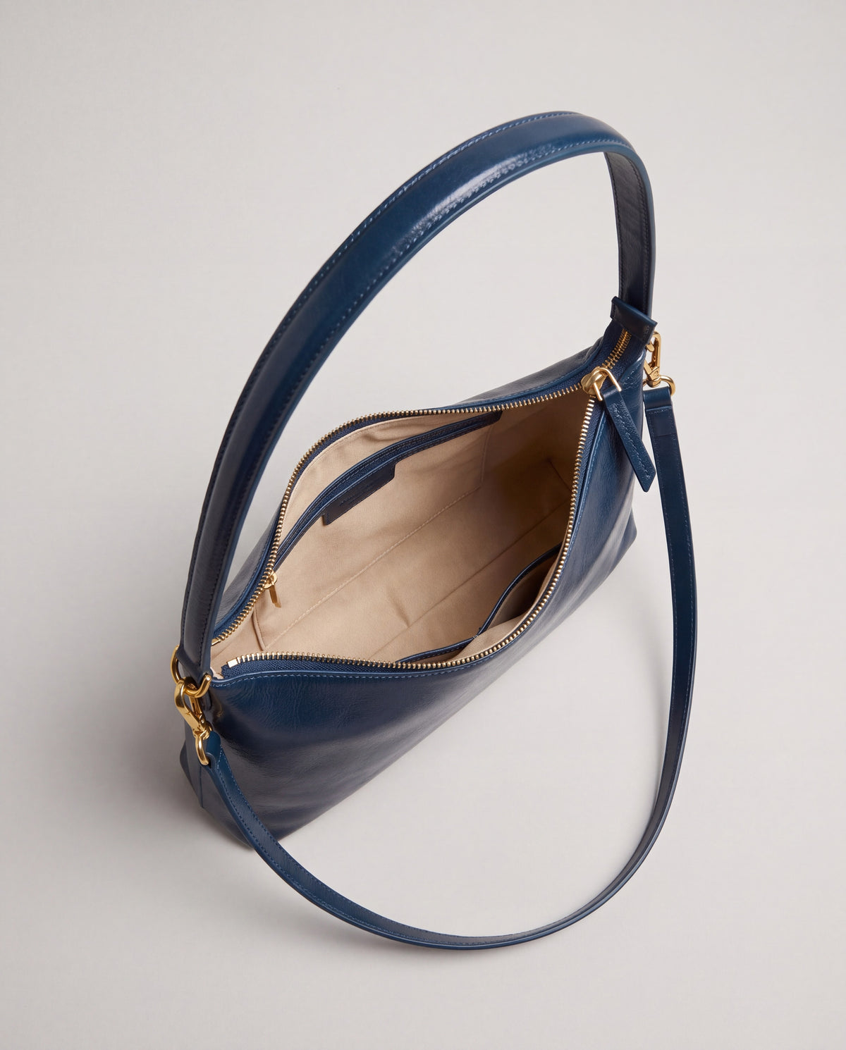 Lana bag in Navy – interior view
