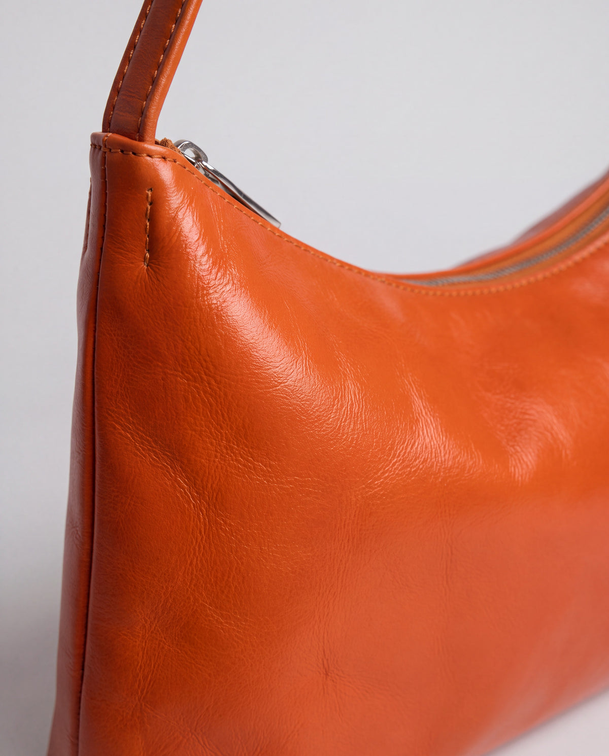 Lana bag in Orange – leather detail