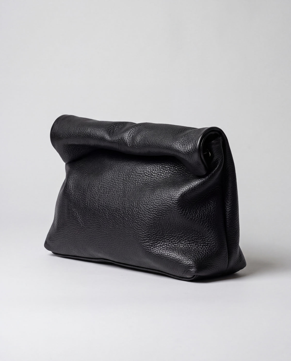 Lido bag in Black – three-quarter view