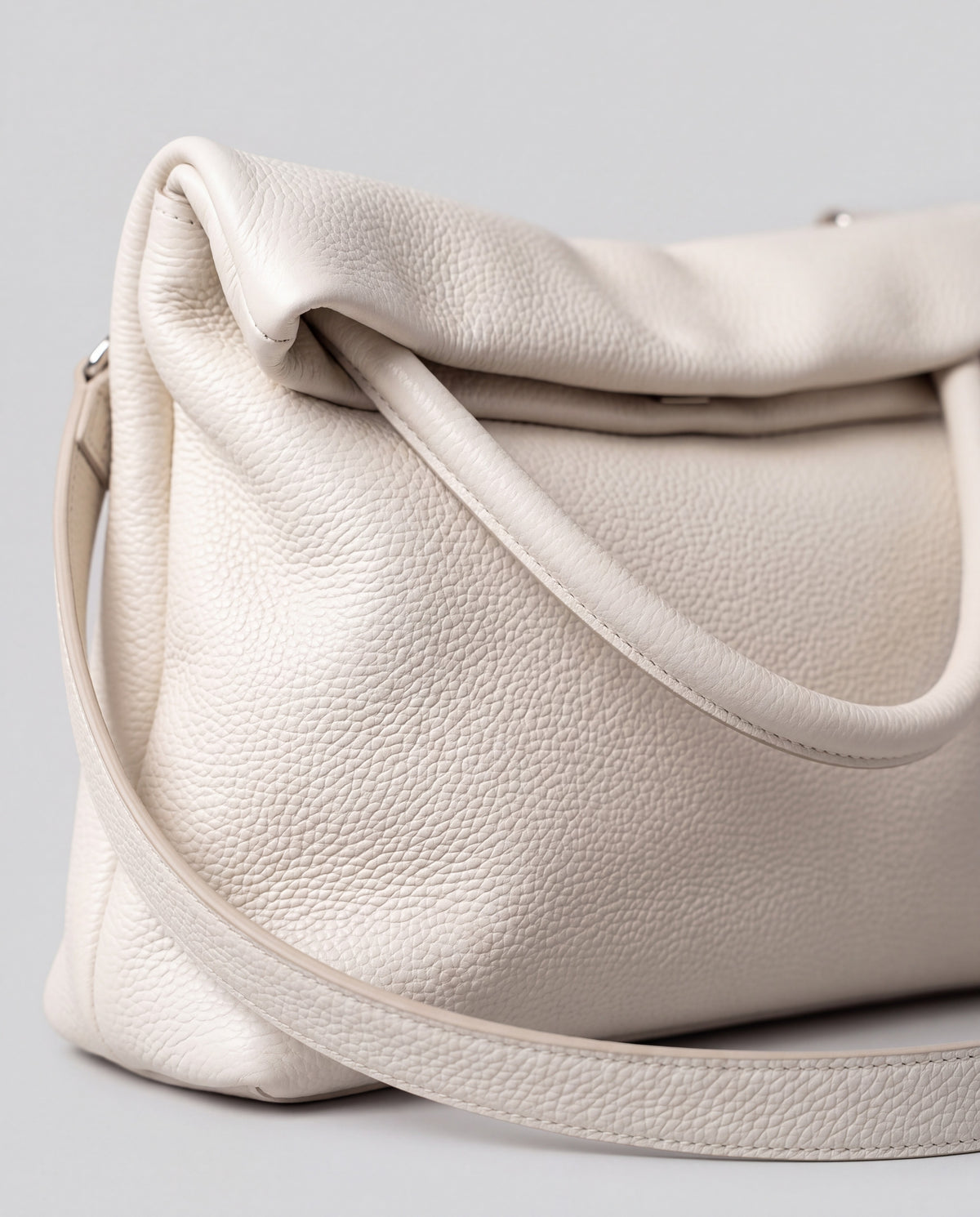 Lido bag in White – leather detail
