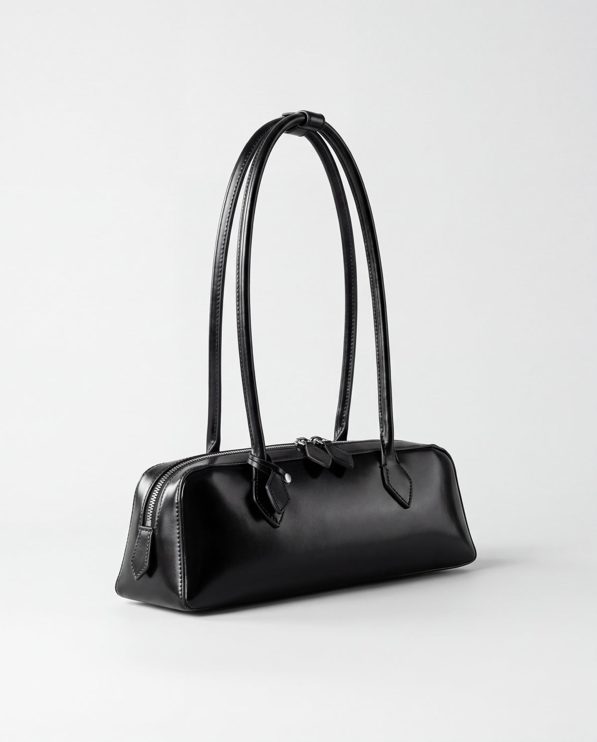 Linda bag in Black – three-quarter view