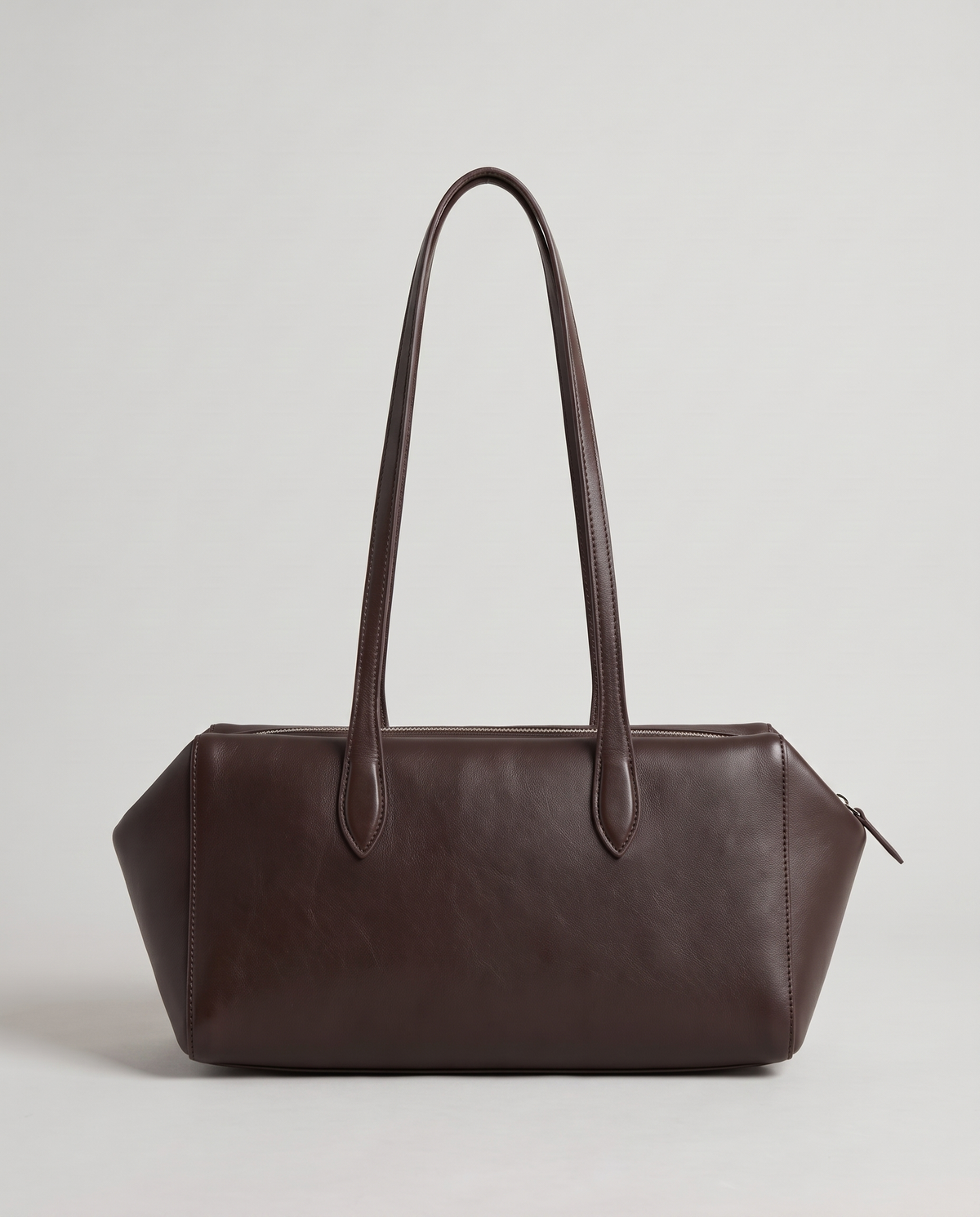 Lira shoulder bag in espresso leather, back view