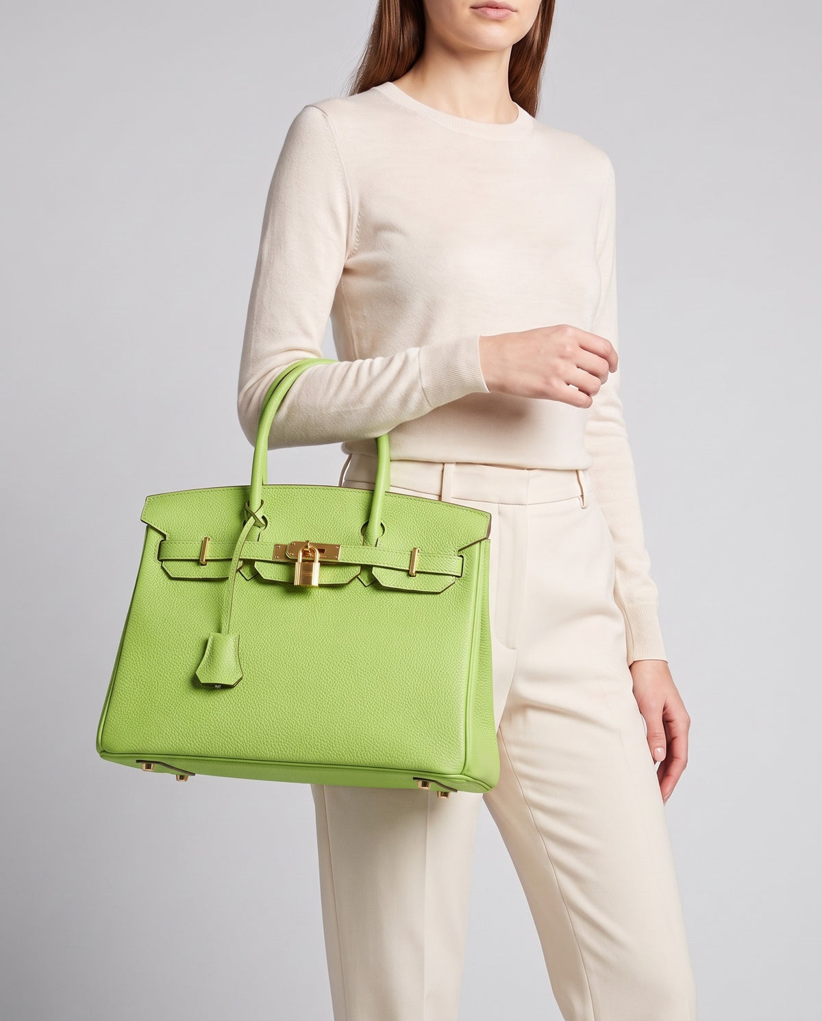 Lock Large leather top-handle bag in Avocado – model carrying it