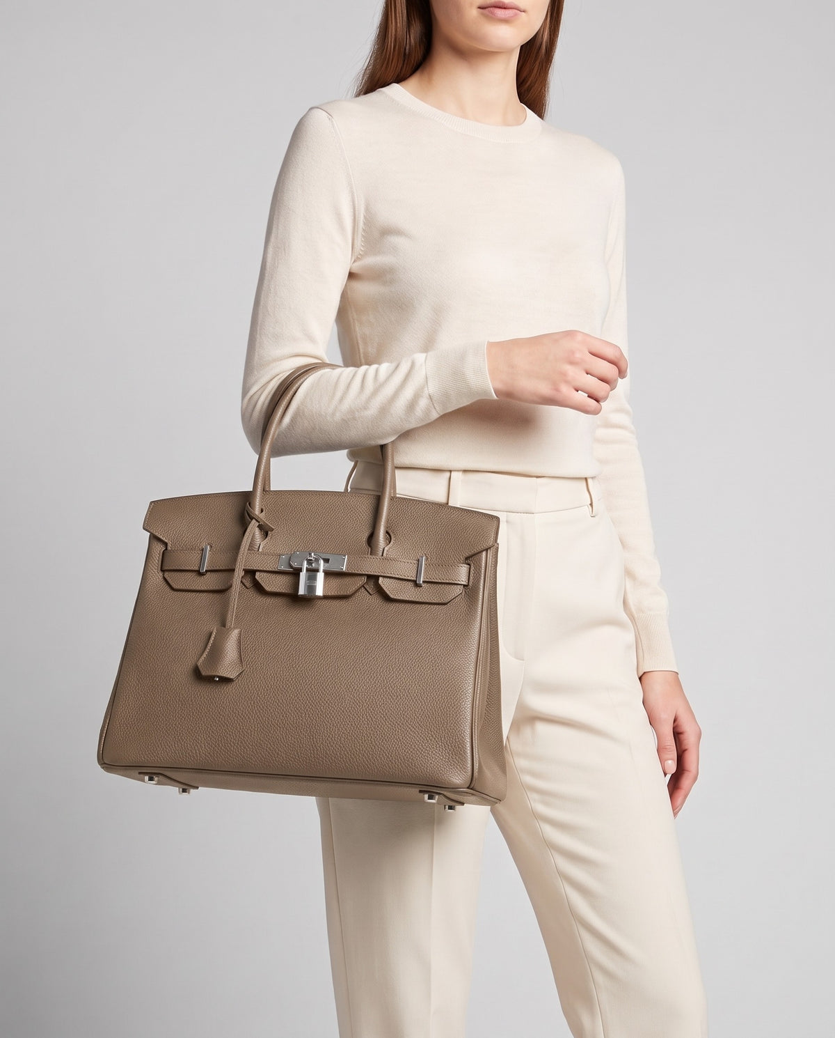 Lock Large leather top-handle bag in Taupe – model carrying it