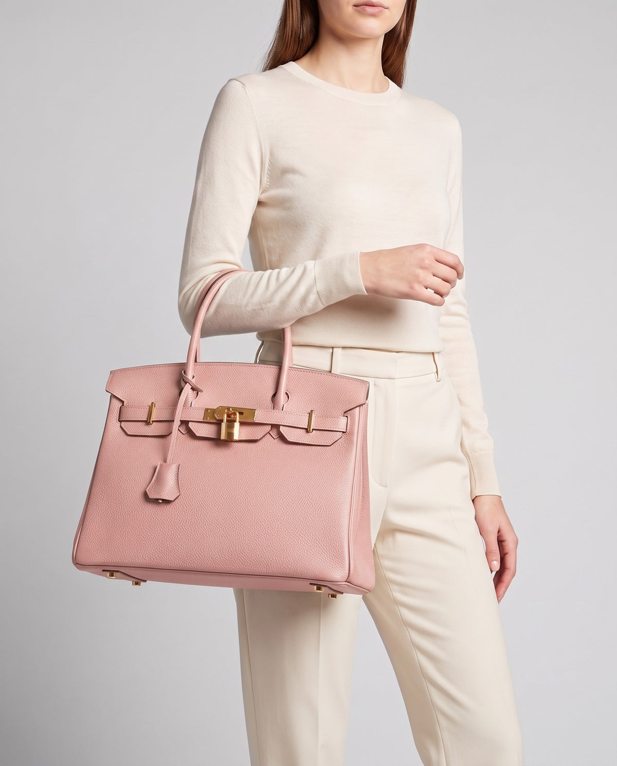 Lock Medium leather top-handle bag in Blush – model carrying it