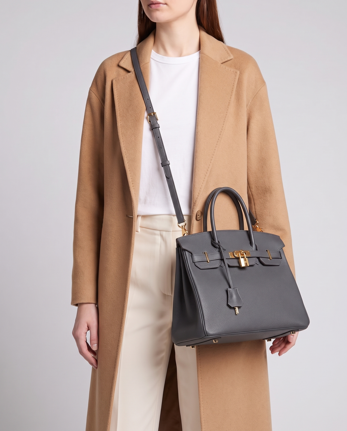 Lock Medium leather top-handle bag in Charcoal – model wearing it crossbody on the detachable shoulder strap