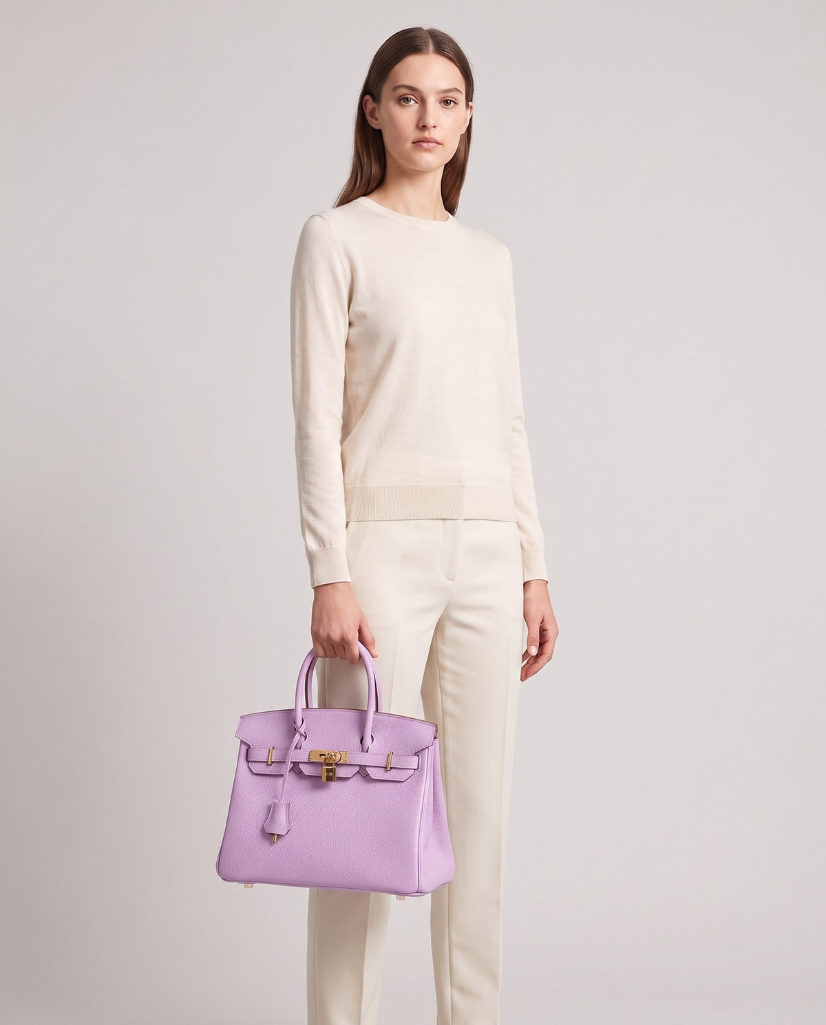 Lock Small leather top-handle bag in Lilac – model holding it, full length