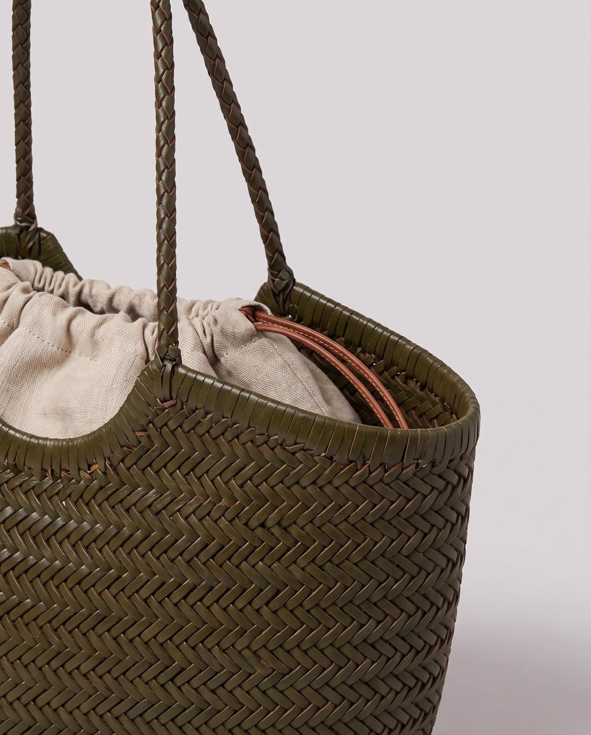 Leather close-up of the Valentina Matera Large bag in Olive
