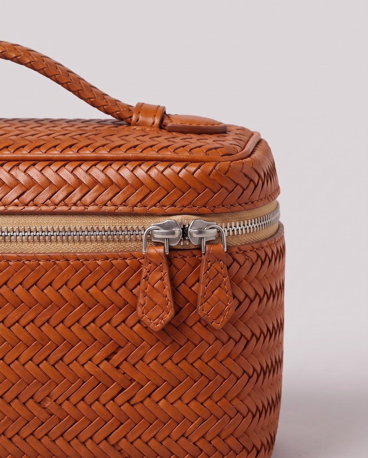 Leather close-up of the Valentina Matera Small bag in Caramel