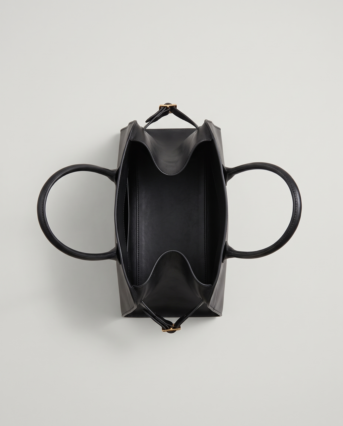 Milano Small top-handle bag in Black – view from above into the open bag