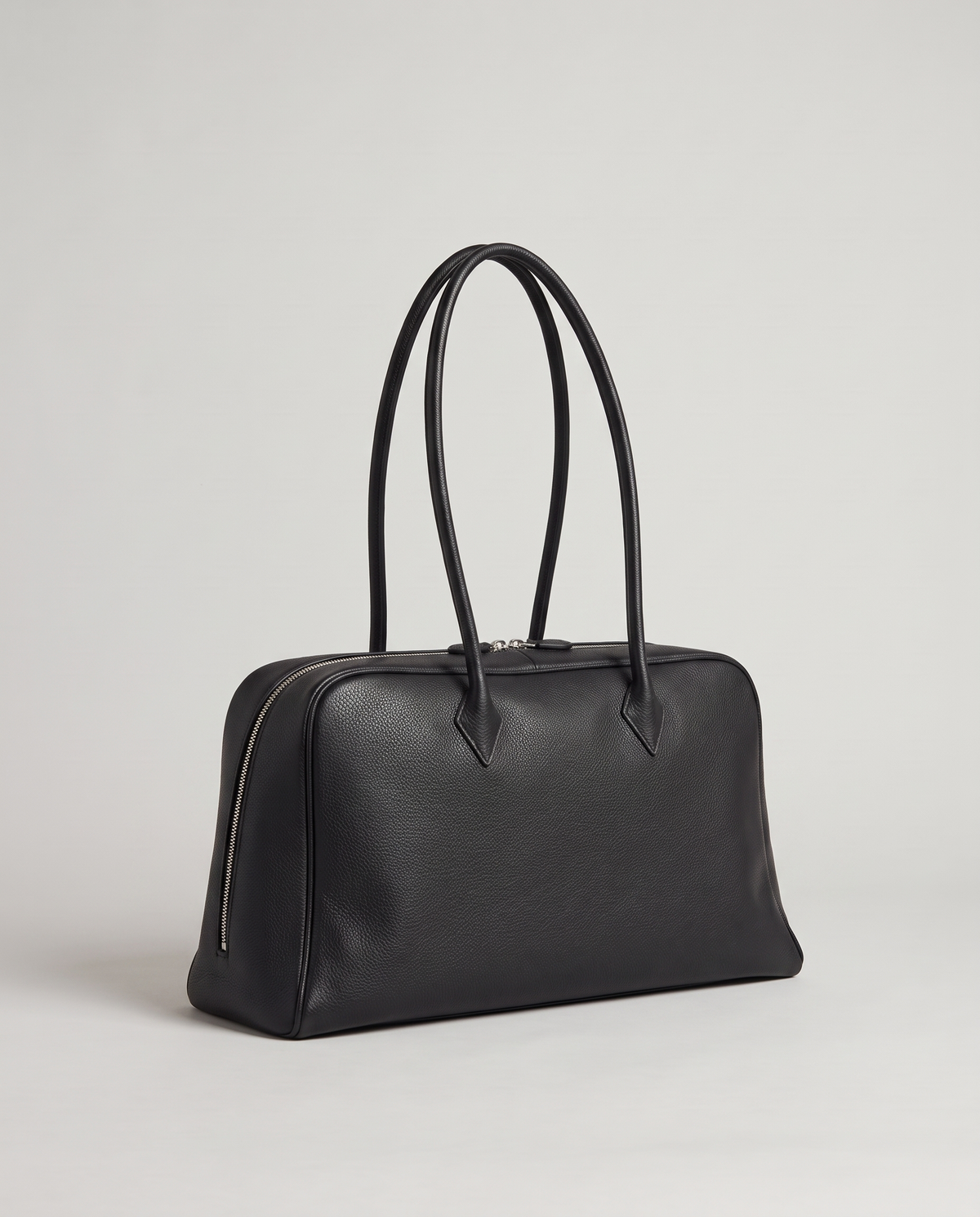 Ora Small leather shoulder bag in Black – three-quarter view