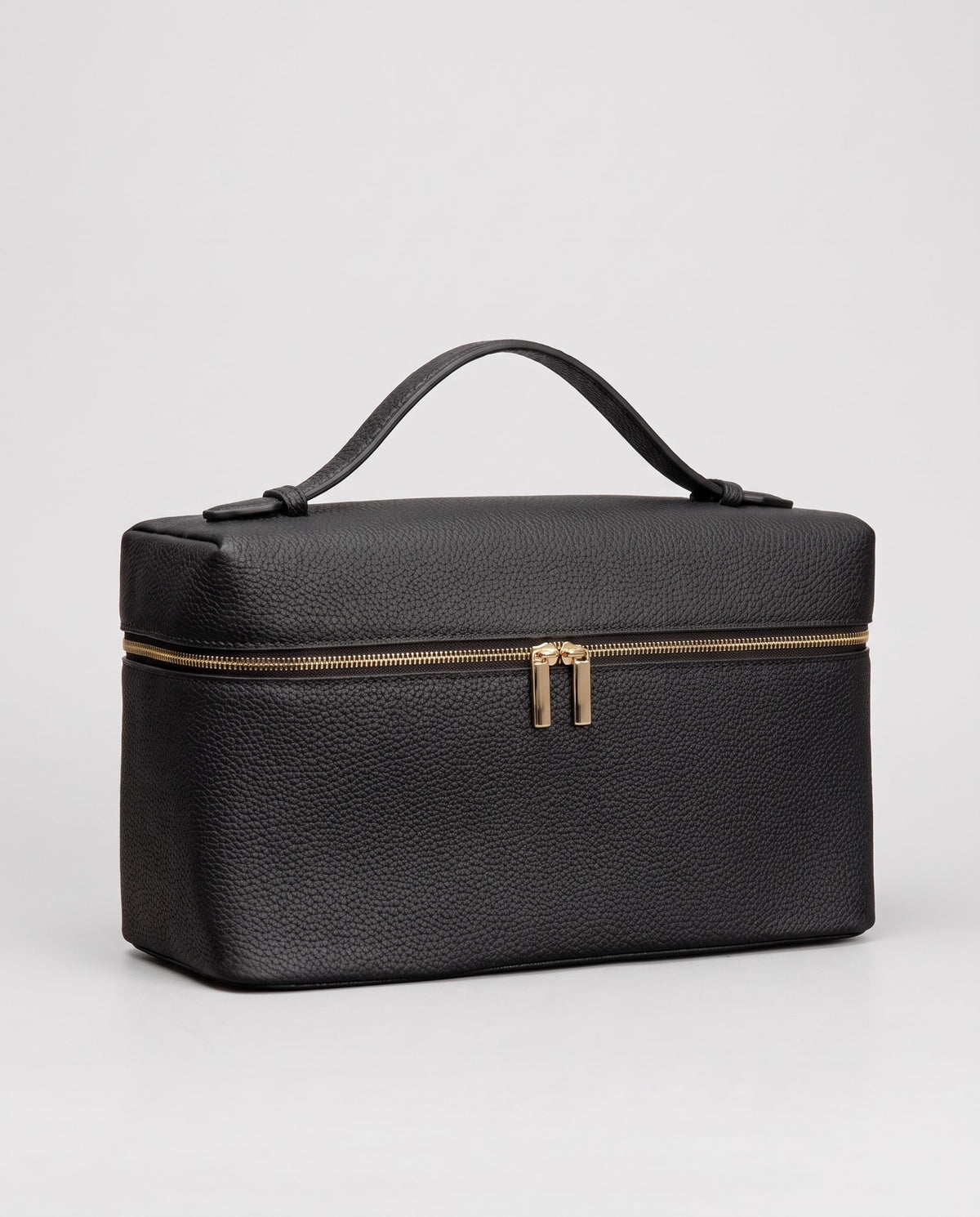 Orvieto pebbled leather vanity case in Black – three-quarter view