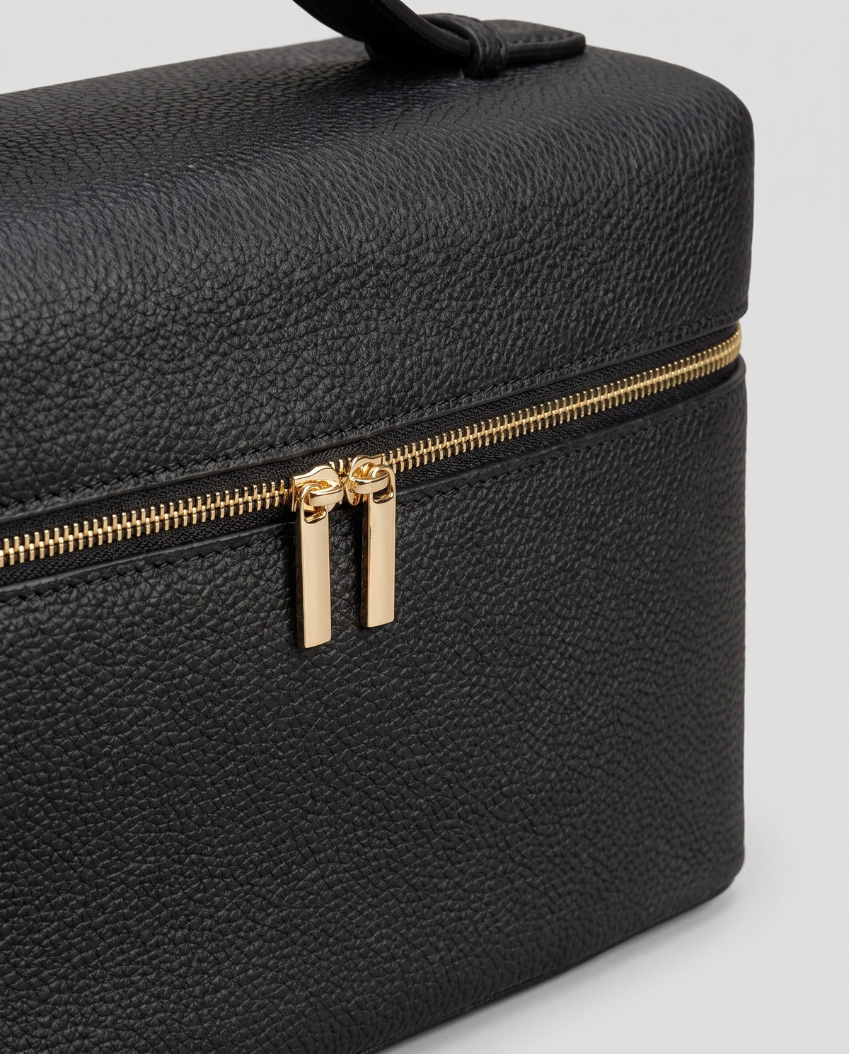 Close-up of the pebbled cowhide leather on the Orvieto vanity case in Black