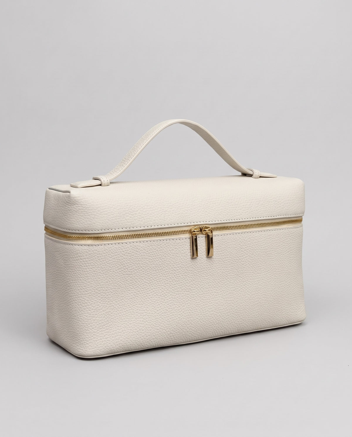 Orvieto pebbled leather vanity case in Ivory – three-quarter view