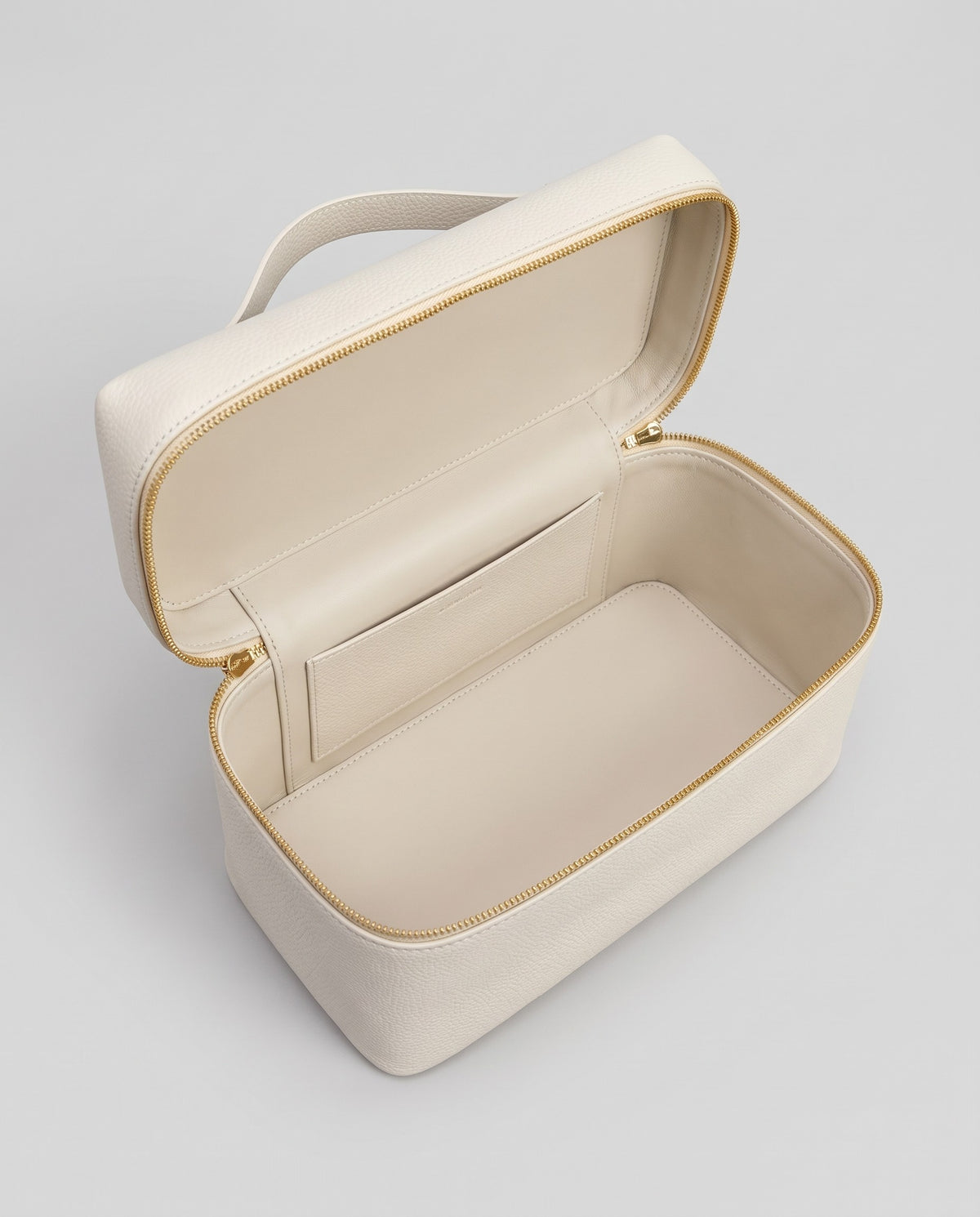 Inside view of the Orvieto vanity case in Ivory