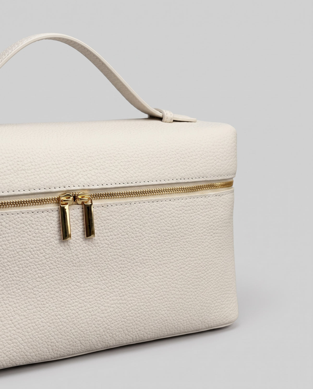 Close-up of the pebbled cowhide leather on the Orvieto vanity case in Ivory