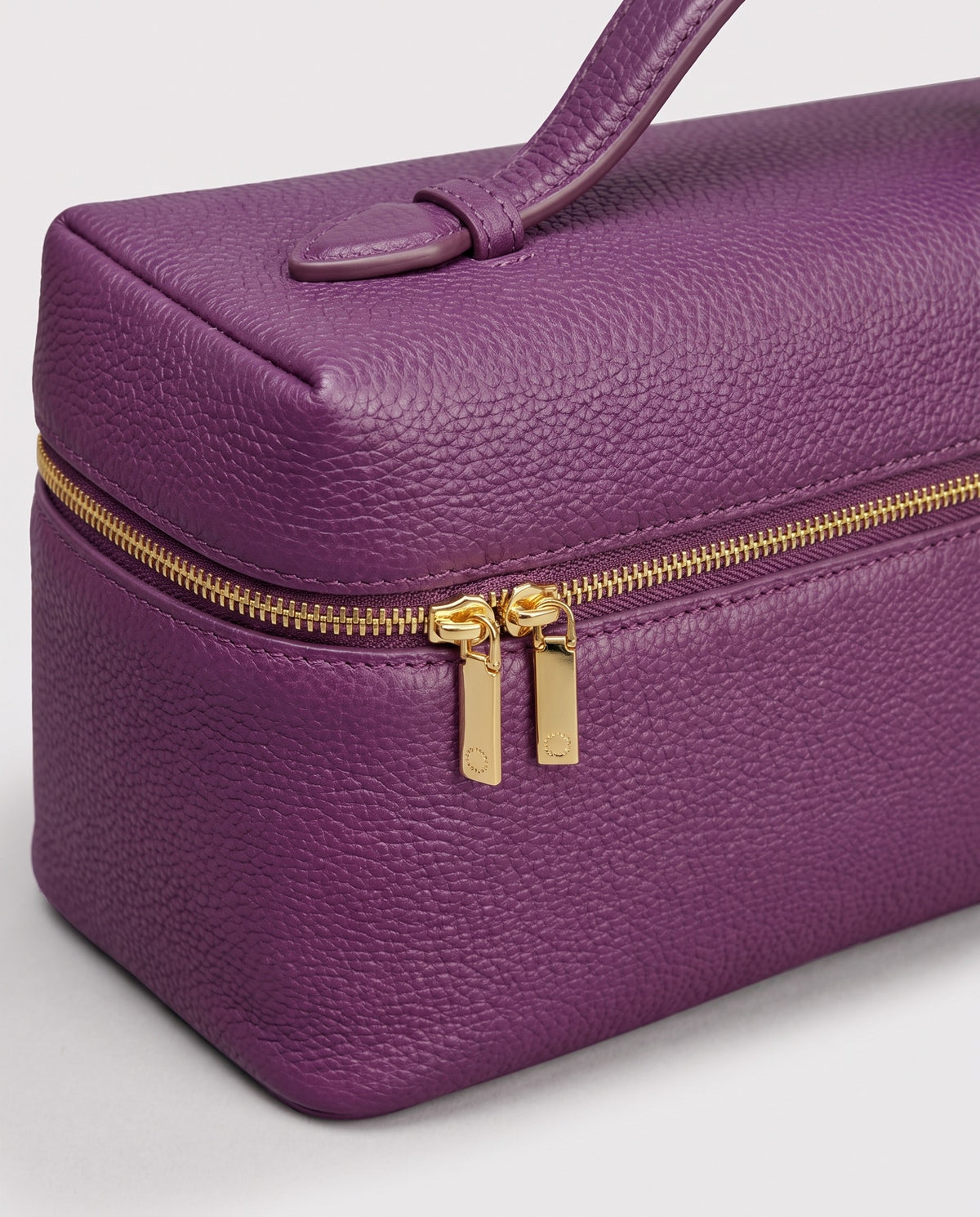 Gold zip detail on the Orvieto vanity case in Purple