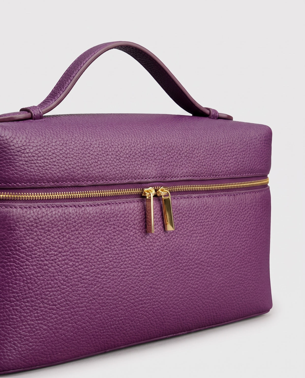Close-up of the pebbled cowhide leather on the Orvieto vanity case in Purple